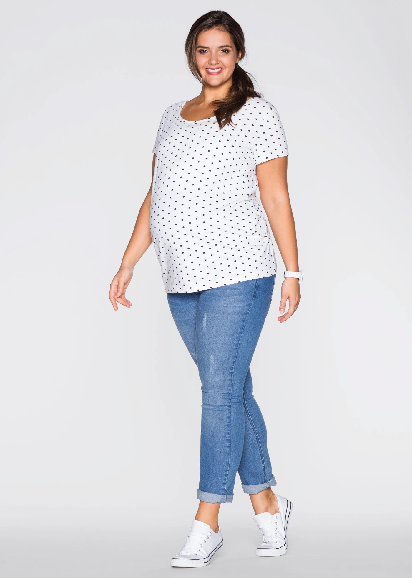 Lot de 2 T-shirts de grossesse en coton • blanc pois noir+bleu foncé pois blanc • Boutique bonprix