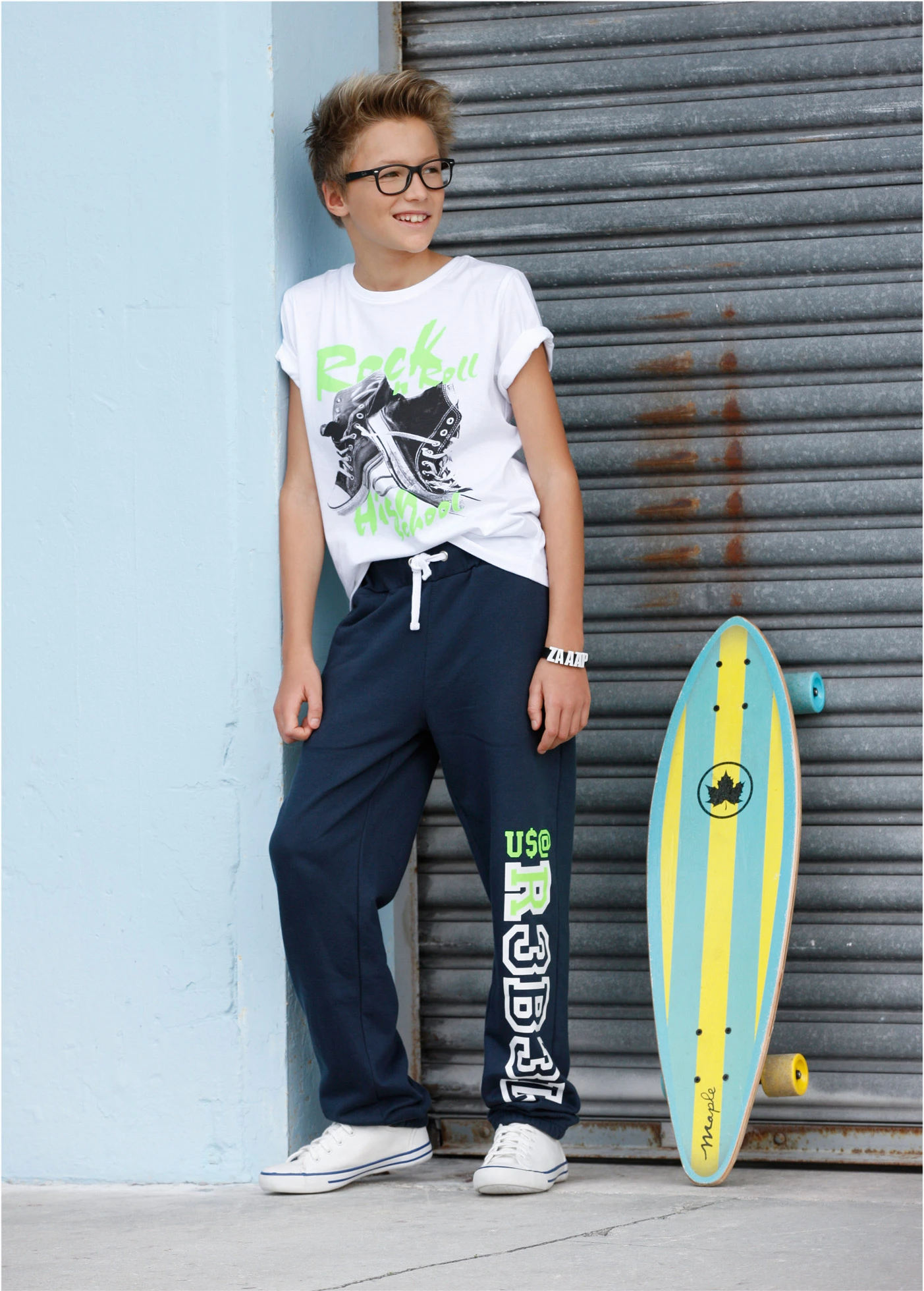 Chlapčenské tepláky s potlačou • tmavomodrá • obchod bonprix