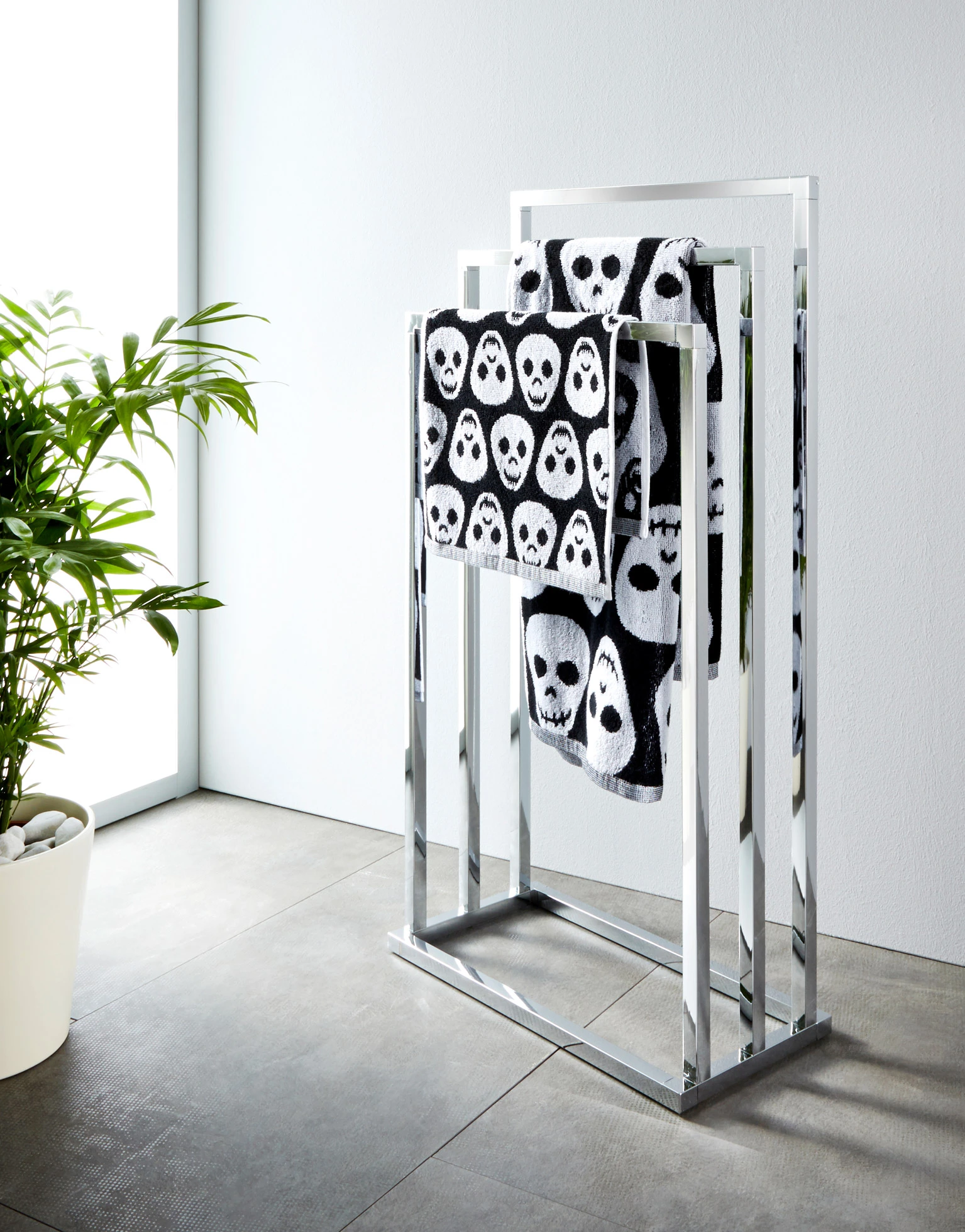 Serviette de toilette pur coton motif tête de mort • noir/blanc • Boutique bonprix