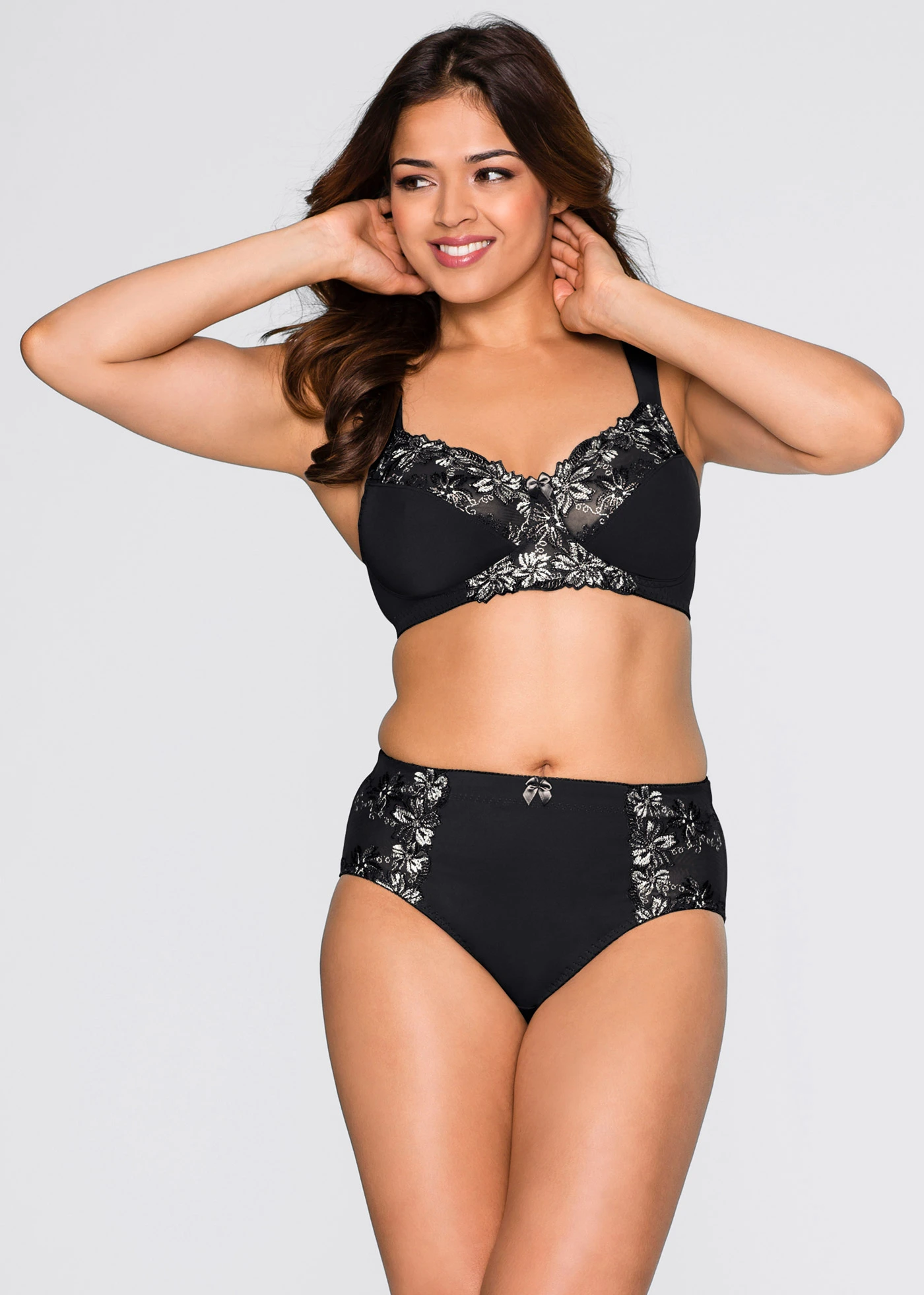 Lot de 2 soutiens-gorge sans armatures à bretelles rembourrées • noir + noir/blanc plus size • Boutique bonprix