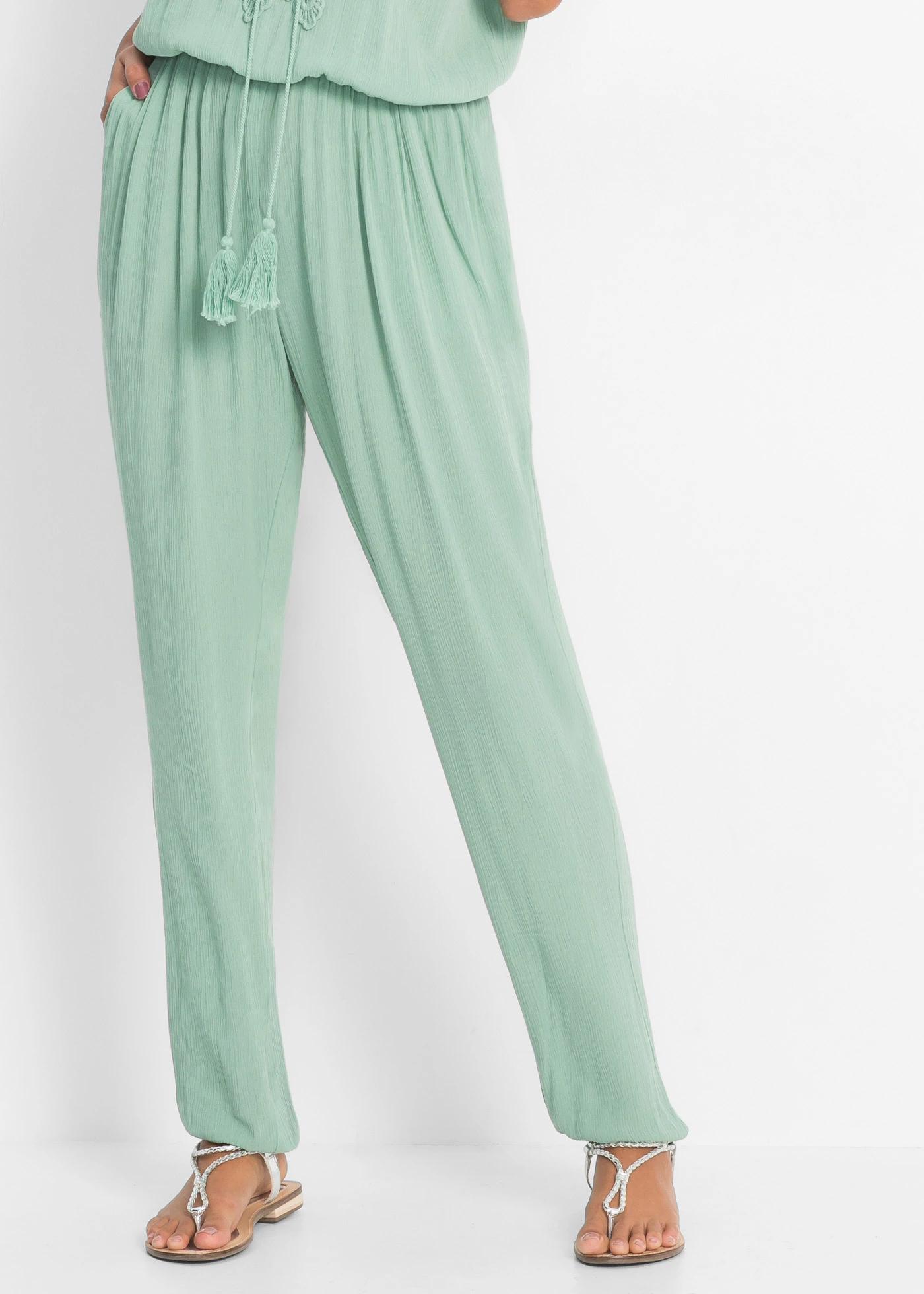 Salopetă din viscoză texturată • verde pastel • magazin bonprix