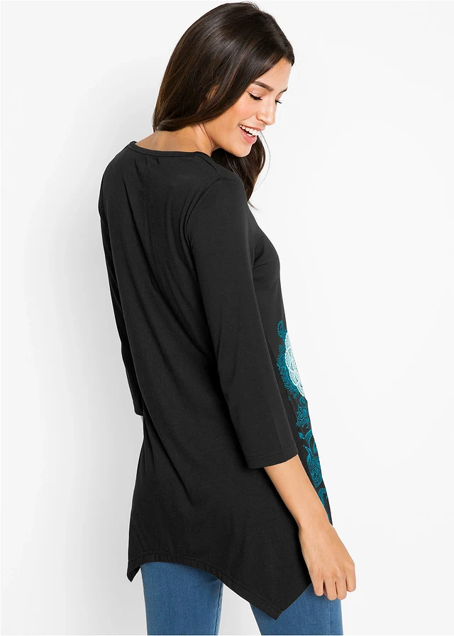 Lang, puntig toelopend shirt met V-hals, 3/4 mouw • zwart met print • product-page.page-title-suffix
