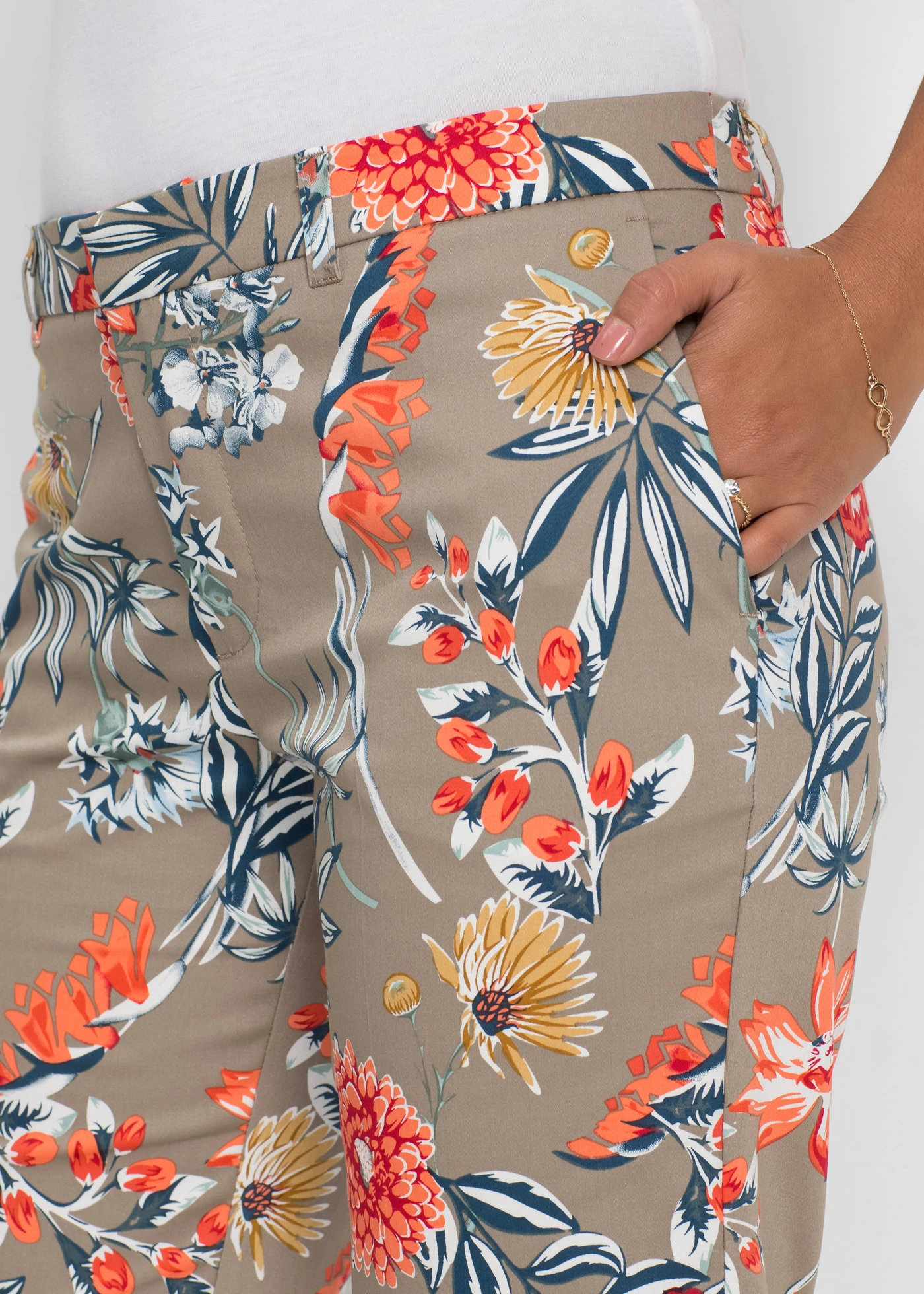 Spodnie 7/8 ze stretchem • szarobrązowy w kwiaty • sklep bonprix