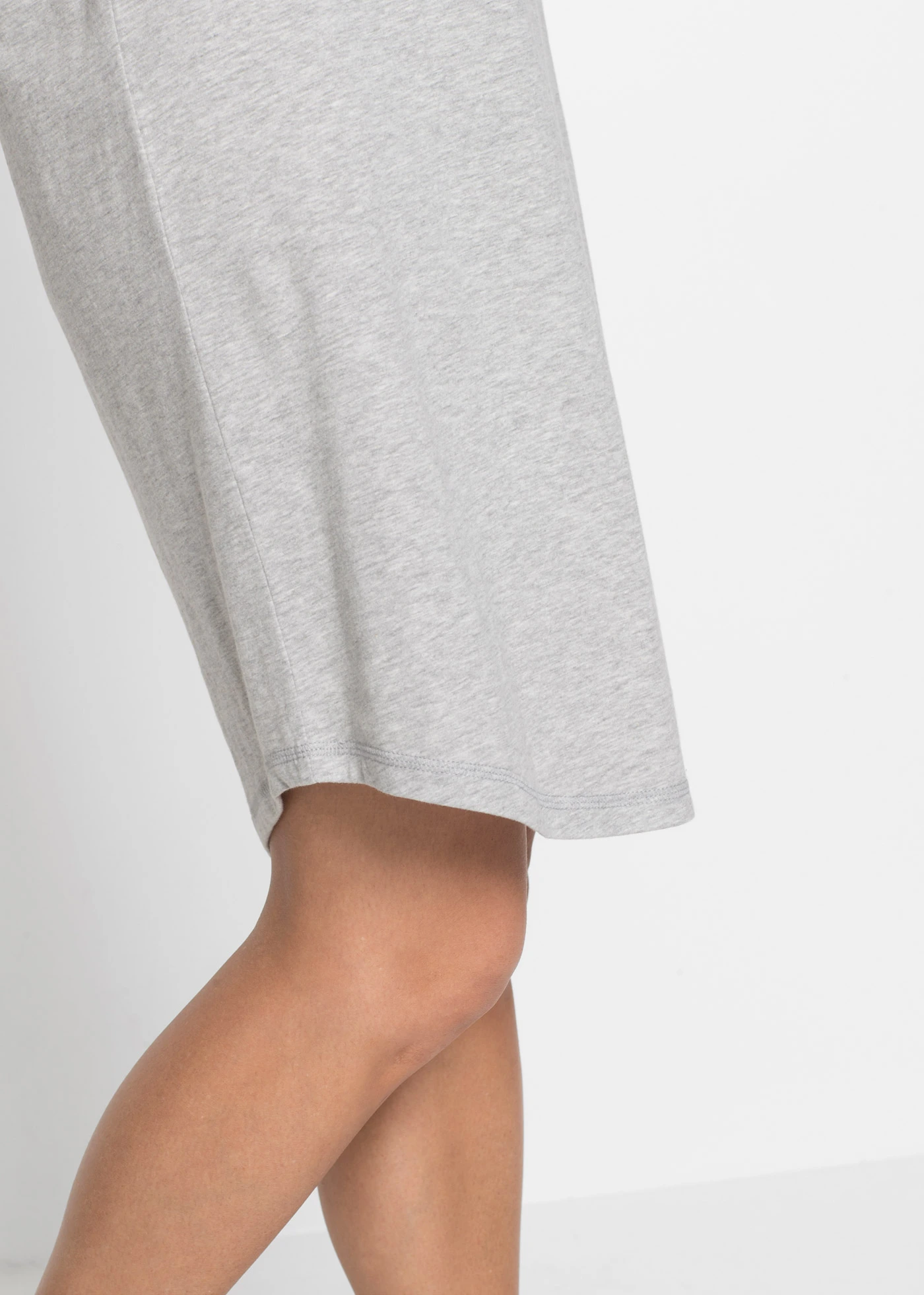 Krátká noční košile • světle šedý melír s potiskem • bonprix obchod