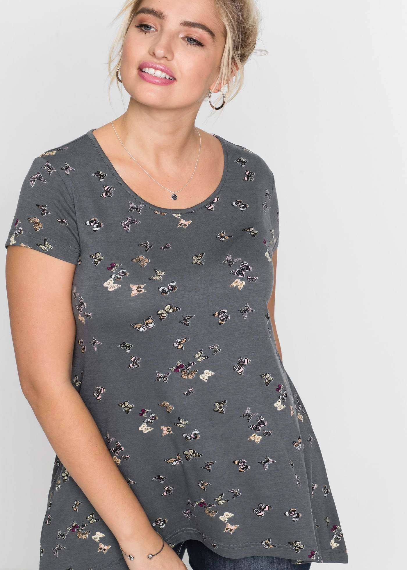 T-shirt met vlinders • donkergrijs gedessineerd plus size • bonprix online shop
