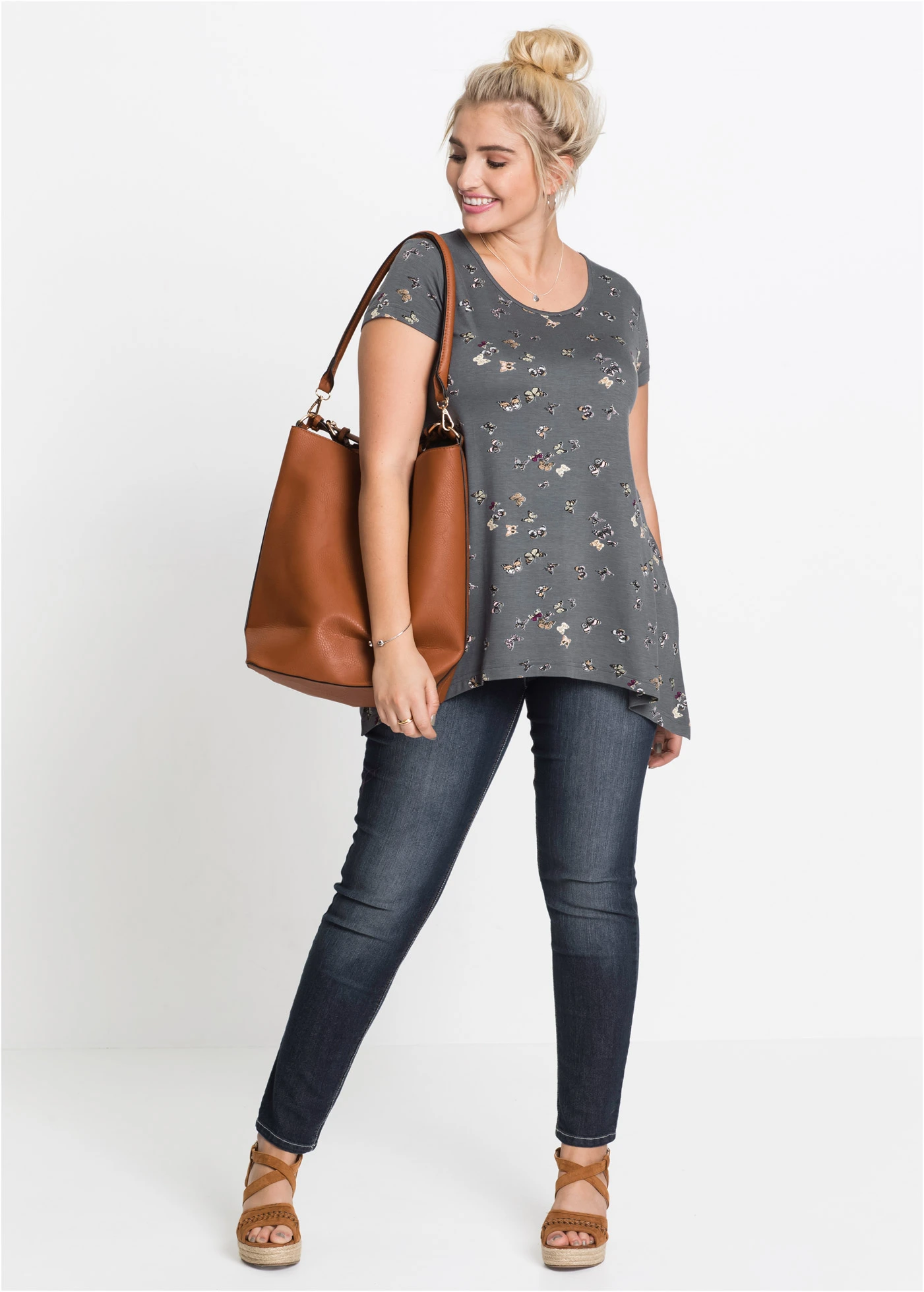 T-shirt met vlinders • donkergrijs gedessineerd plus size • bonprix online shop