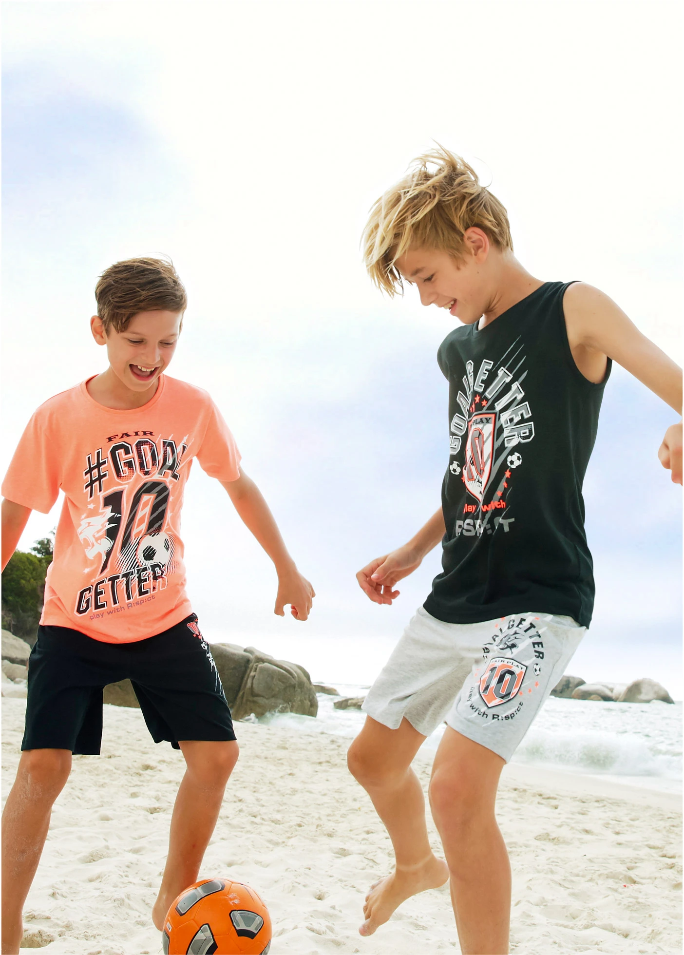 T-shirt, tanktop en 2x korte broek (4-dlg. set) • zwart/neonoranje/lichtgrijs gemêleerd met print • bonprix online shop