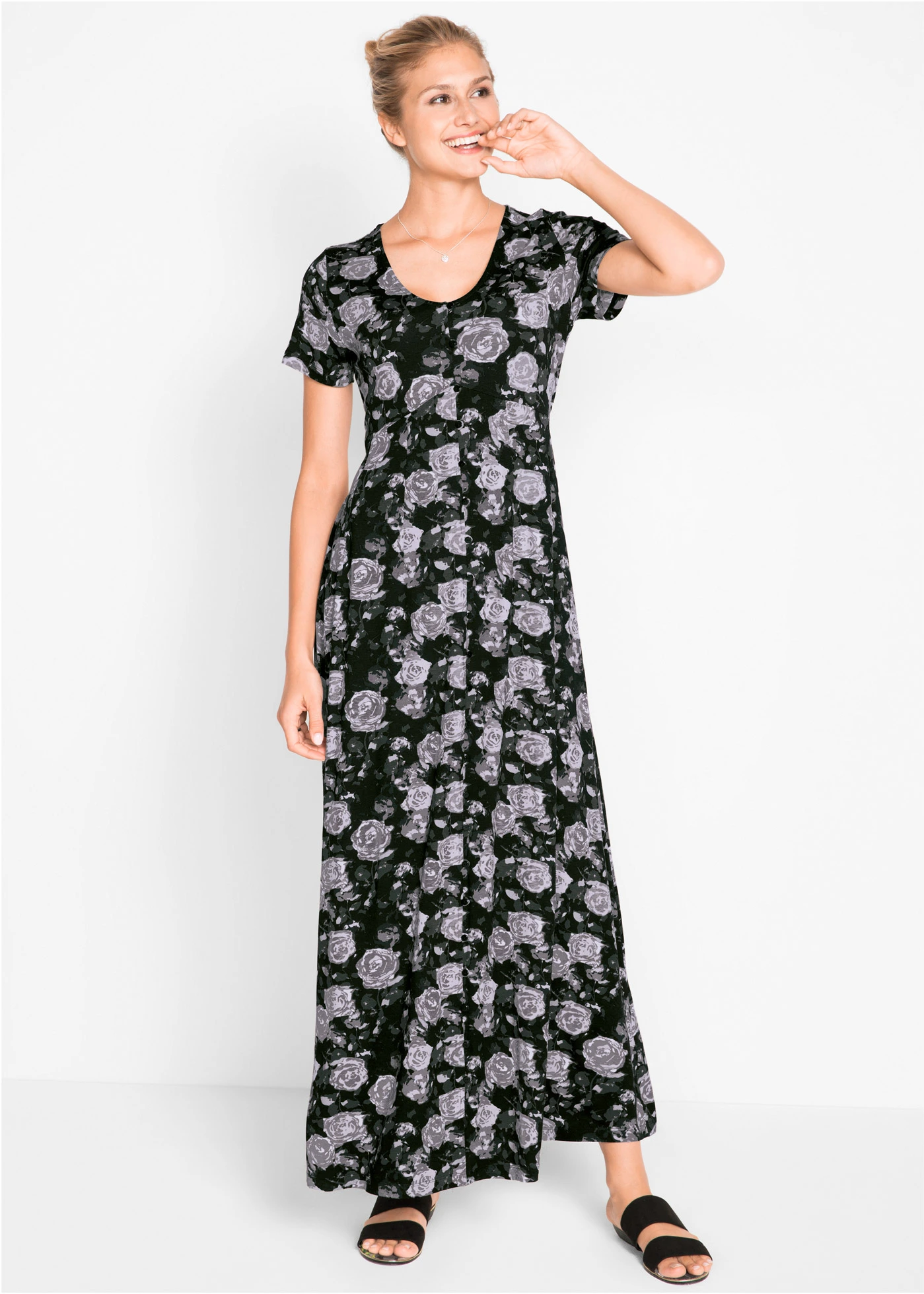 Rochie maxi din material fluid cu viscoză • negru înflorat • magazin bonprix