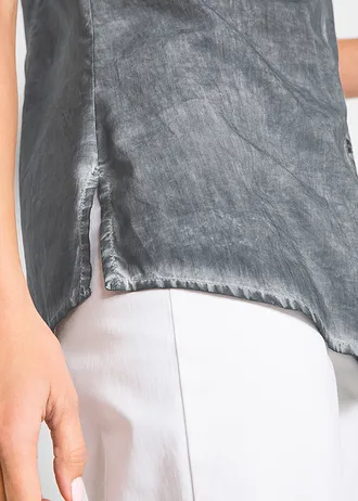 Bavlněná halenka Cold Dyed z udržitelné bavlny, krátký rukáv • kouřově šedá • bonprix obchod