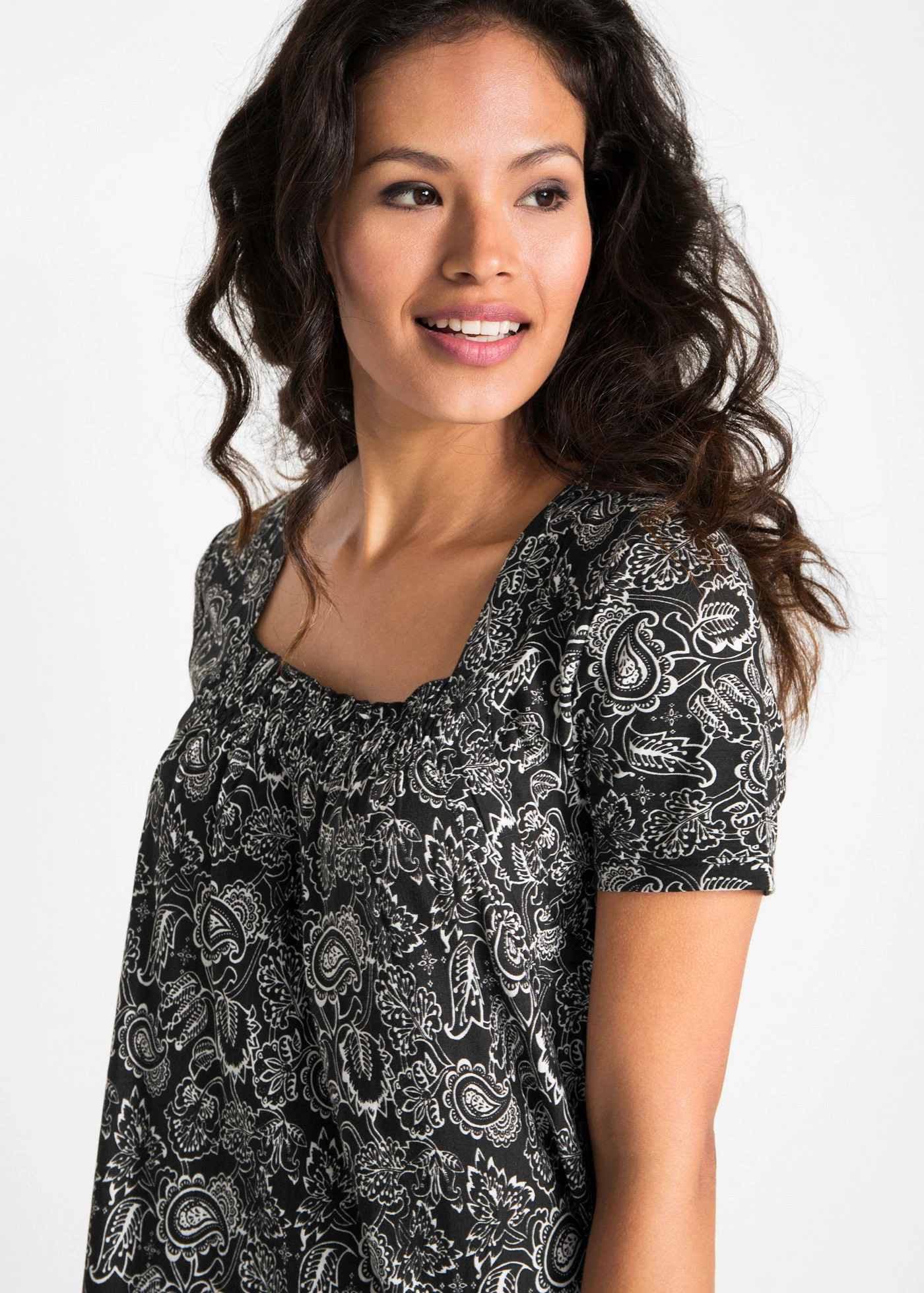 Úpletová tunika s krátkým rukávem • černo-bílá s kašmírovým potiskem • bonprix obchod