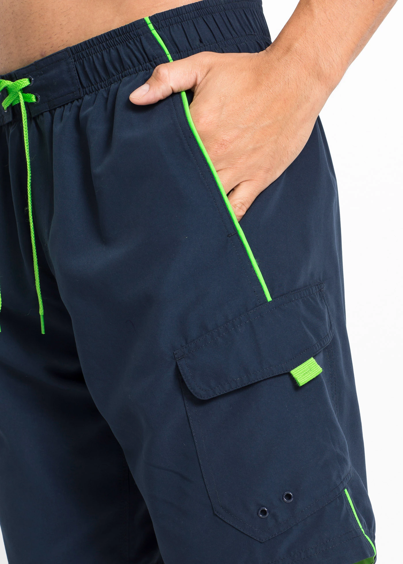 Short de bain homme avec poche cargo • bleu foncé • Boutique bonprix