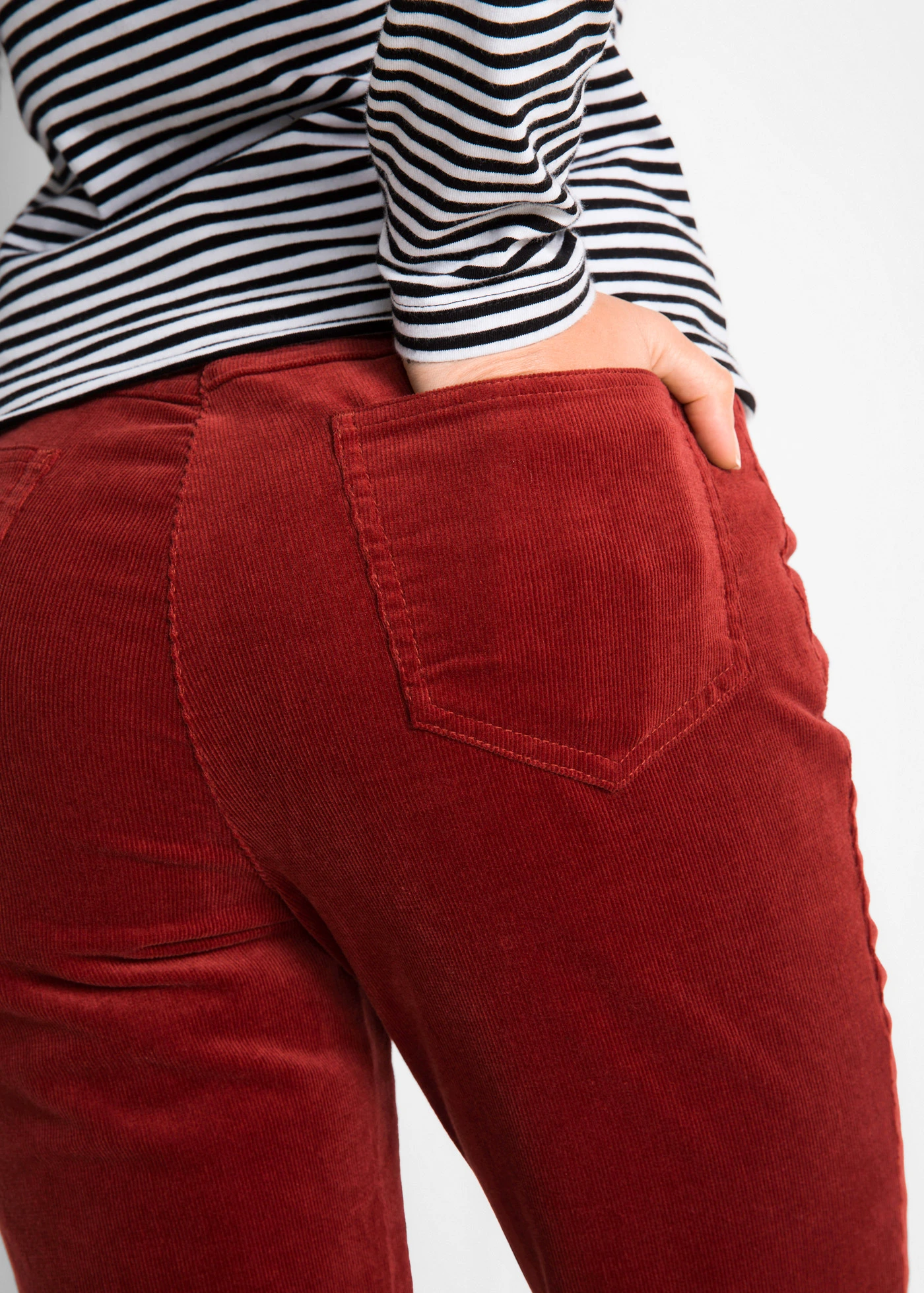 Pantalon extensible en velours côtelé • rouge châtaigne • Boutique bonprix