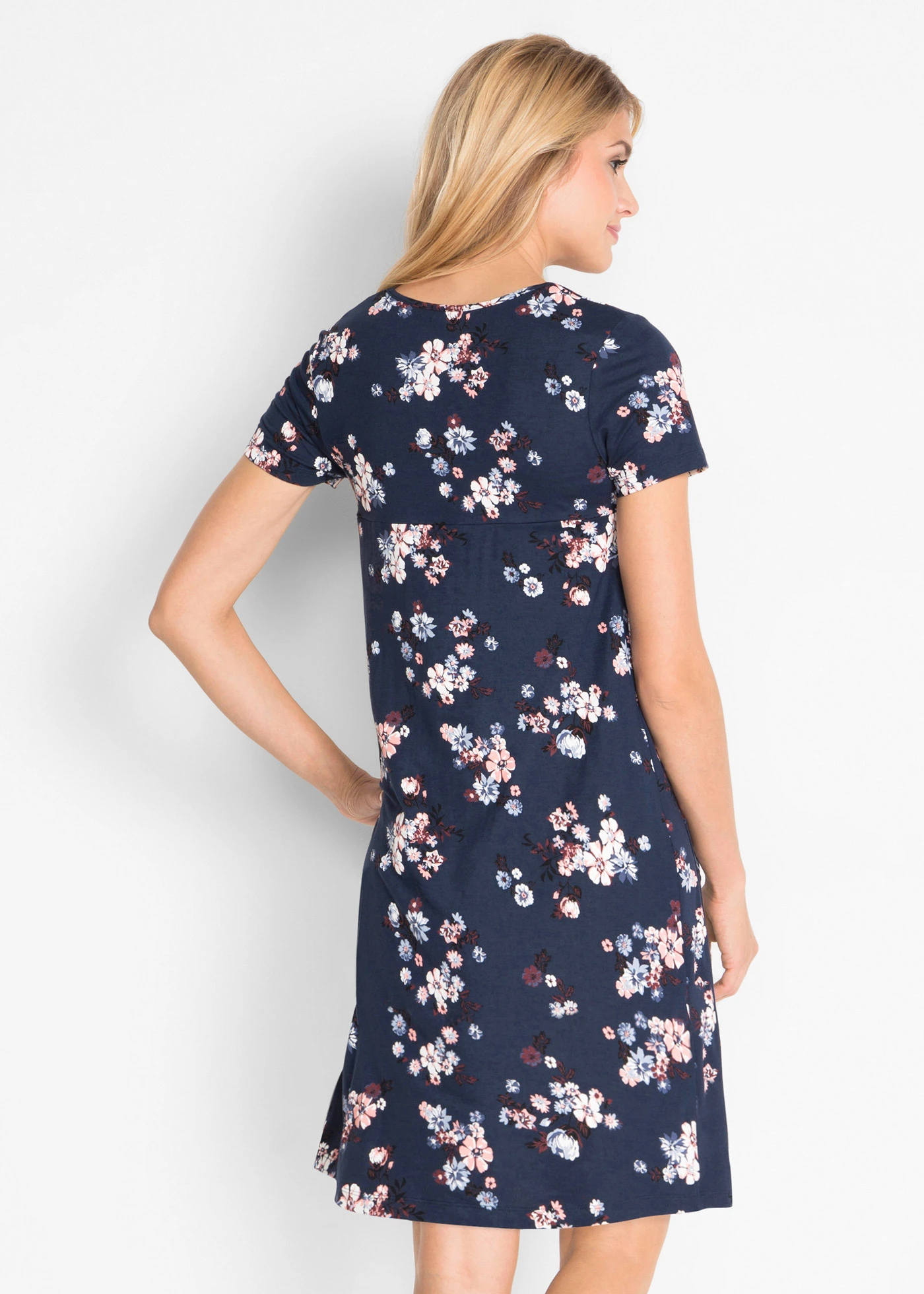Robe en jersey à manches courtes • bleu foncé à fleurs • Boutique bonprix