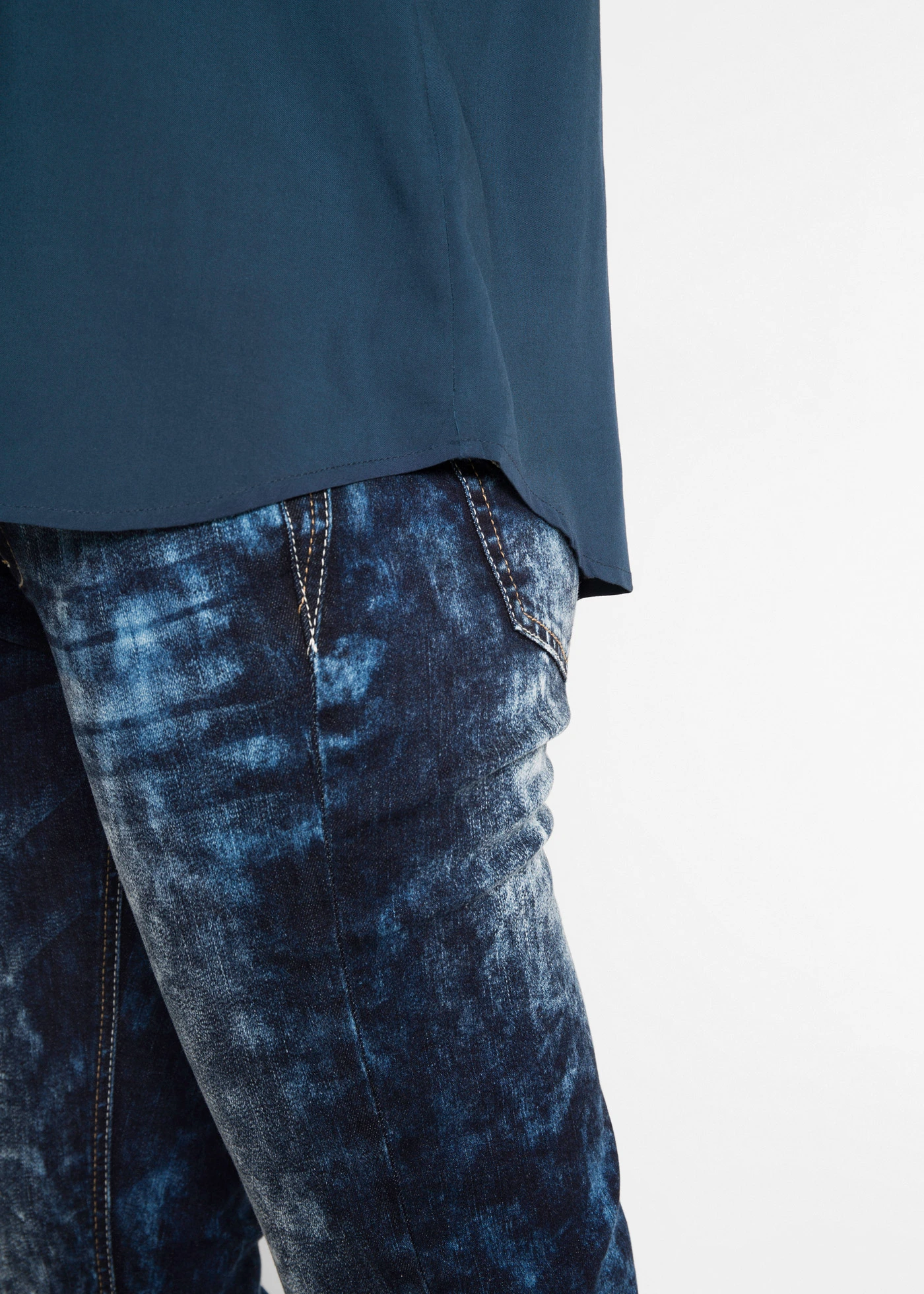 Halenka s krátkým rukávem, ze splývavé viskózy • tmavě modrá • bonprix obchod