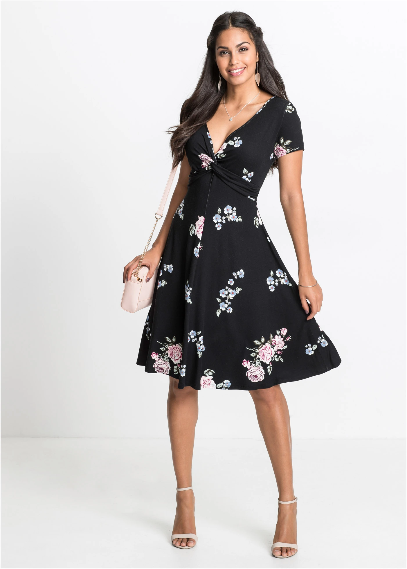 Robe en jersey viscose extensible • noir floral • Boutique bonprix