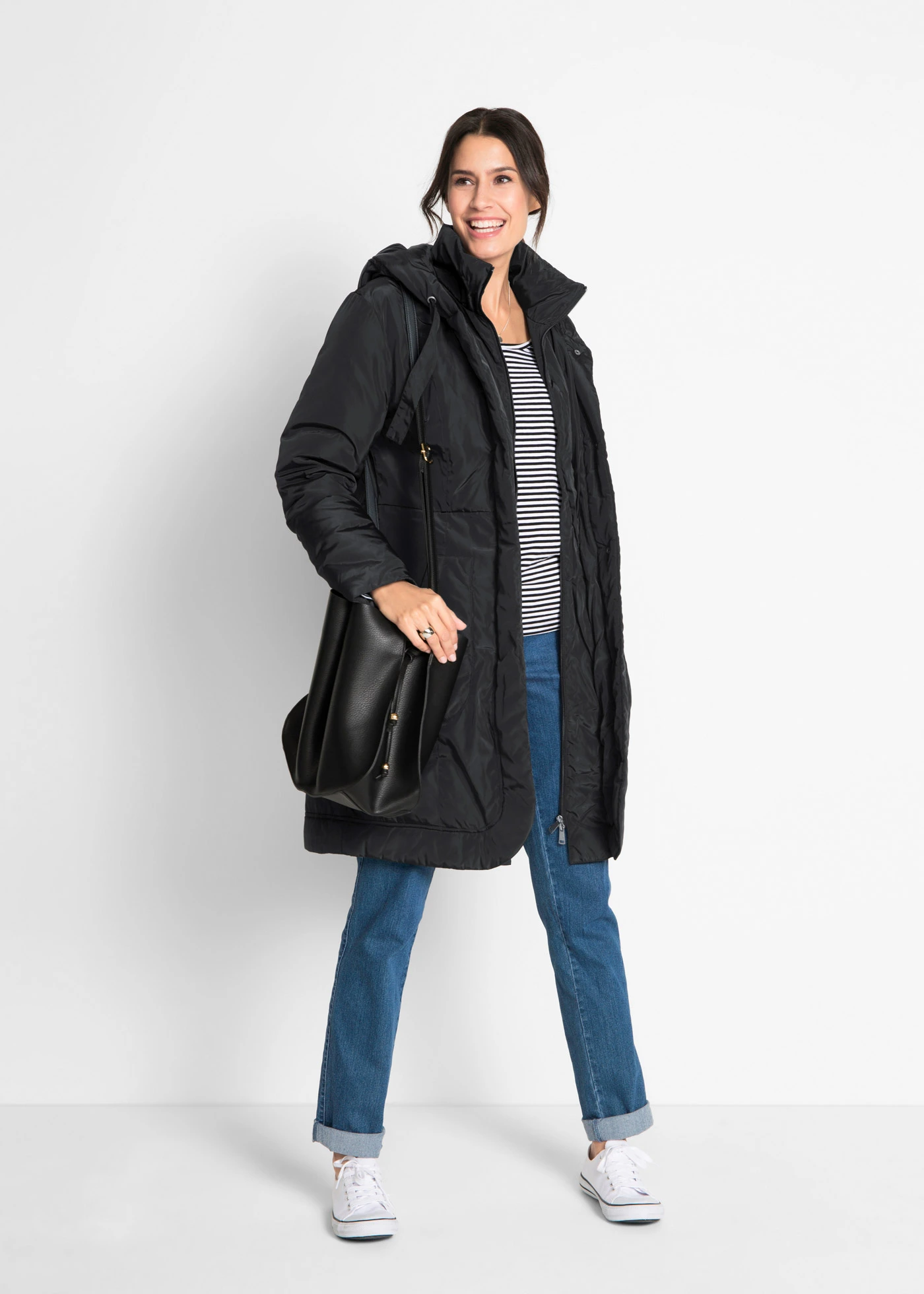 Manteau court légèrement rembourré à capuche • noir • Boutique bonprix