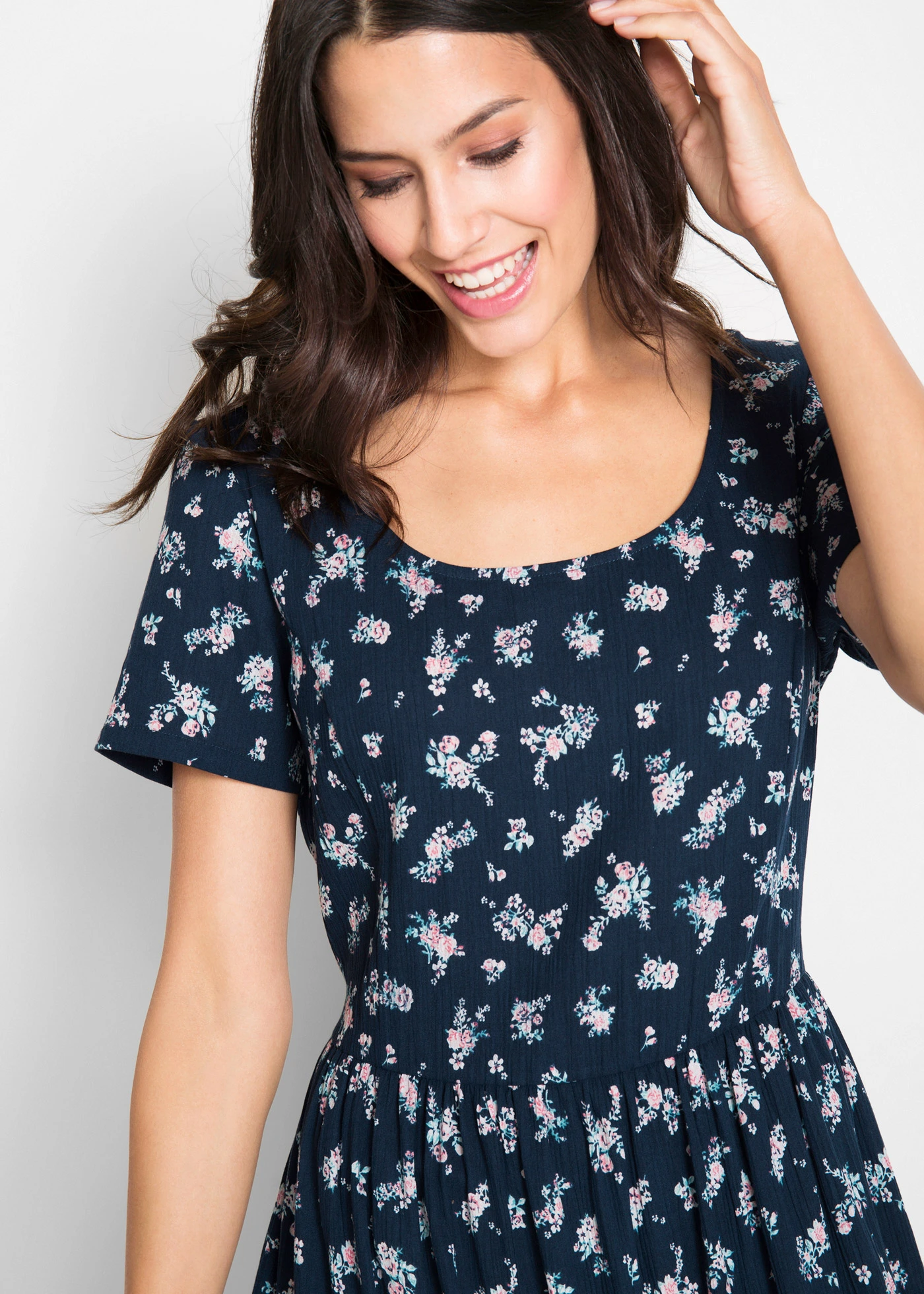 Jurk van katoen • donkerblauw gebloemd • bonprix online shop