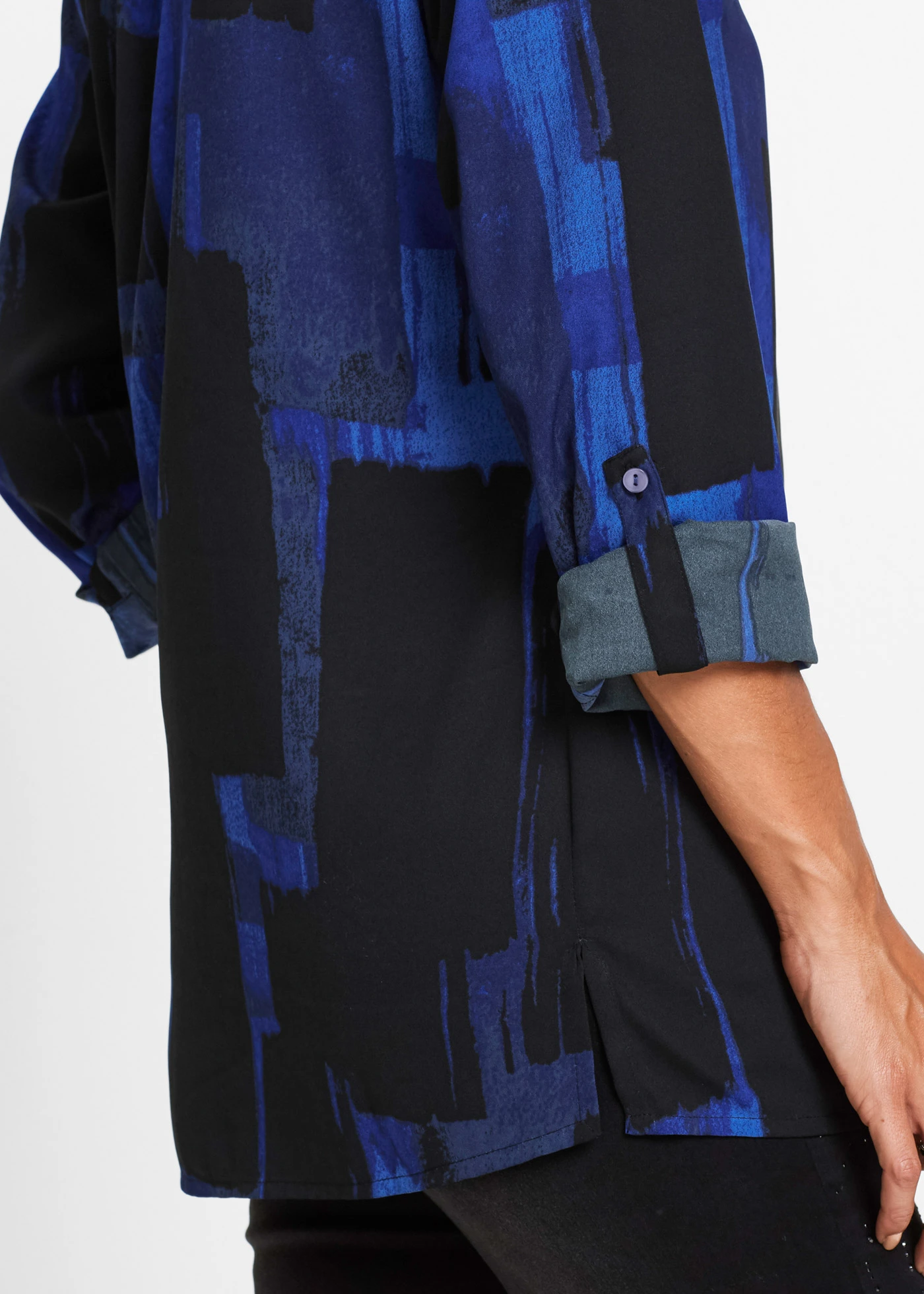 Chemisier long imprimé en mousseline • bleu saphir + noir • Boutique bonprix