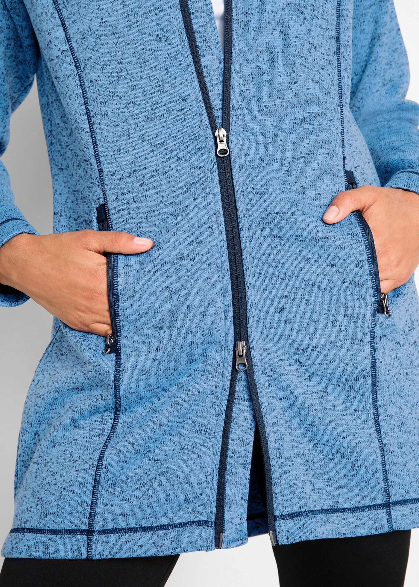 Veste longue polaire à capuche • bleu moyen-bleu foncé chiné • Boutique bonprix
