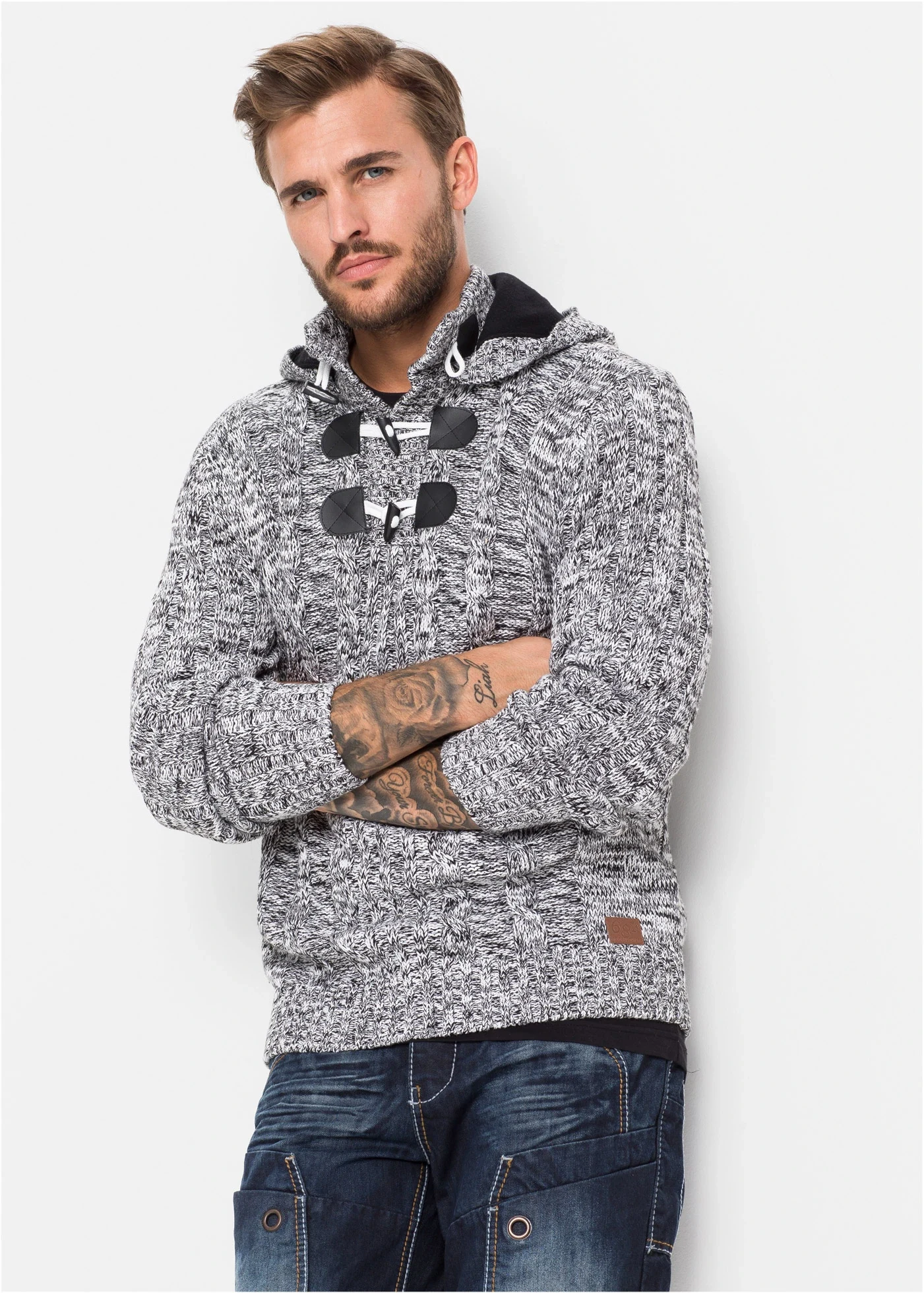 Svetr s kapucí, z hrubé pleteniny, střih Regular Fit • černá melír • bonprix obchod