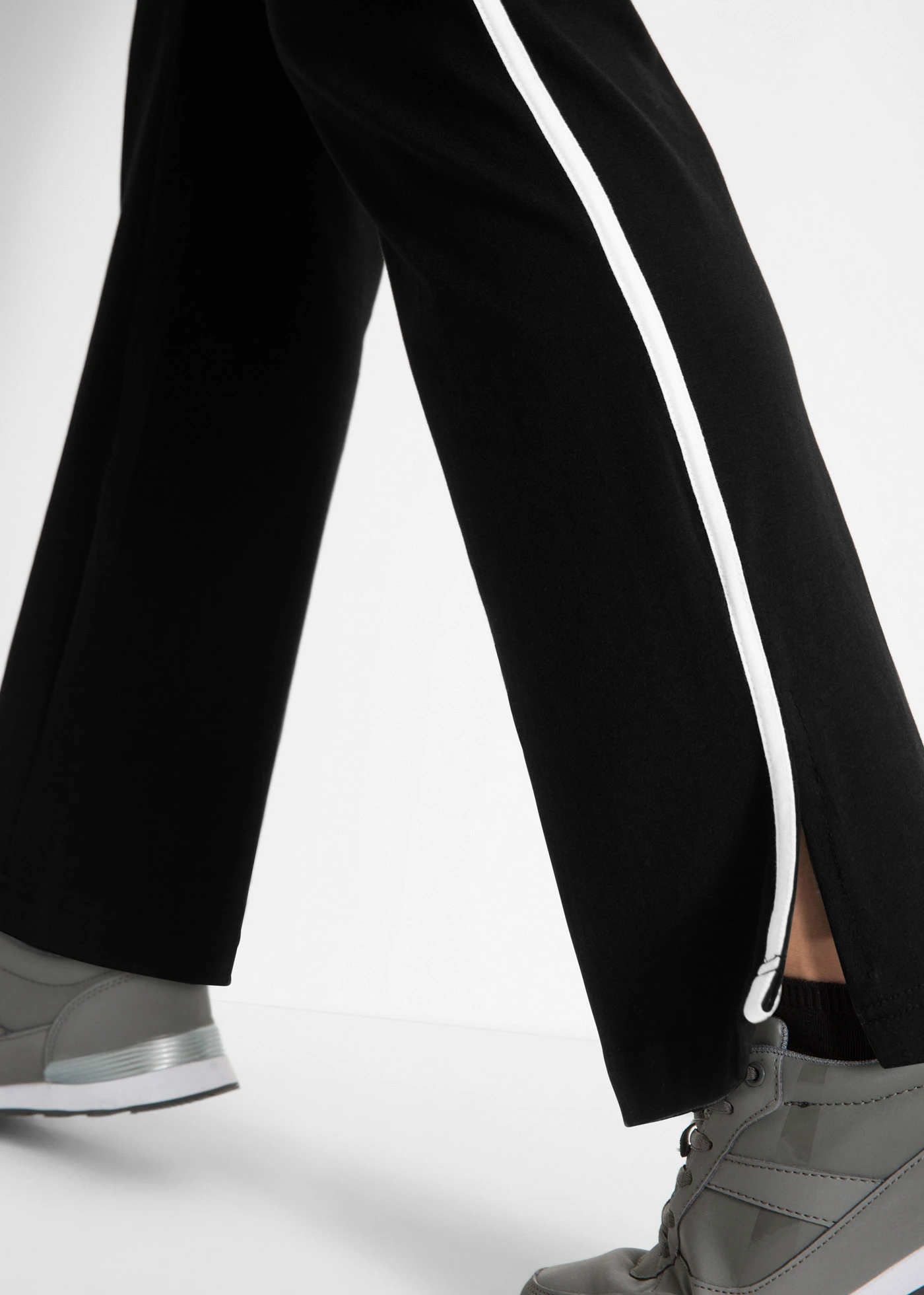 Pantalon droit en jersey coton • noir rayé • Boutique bonprix