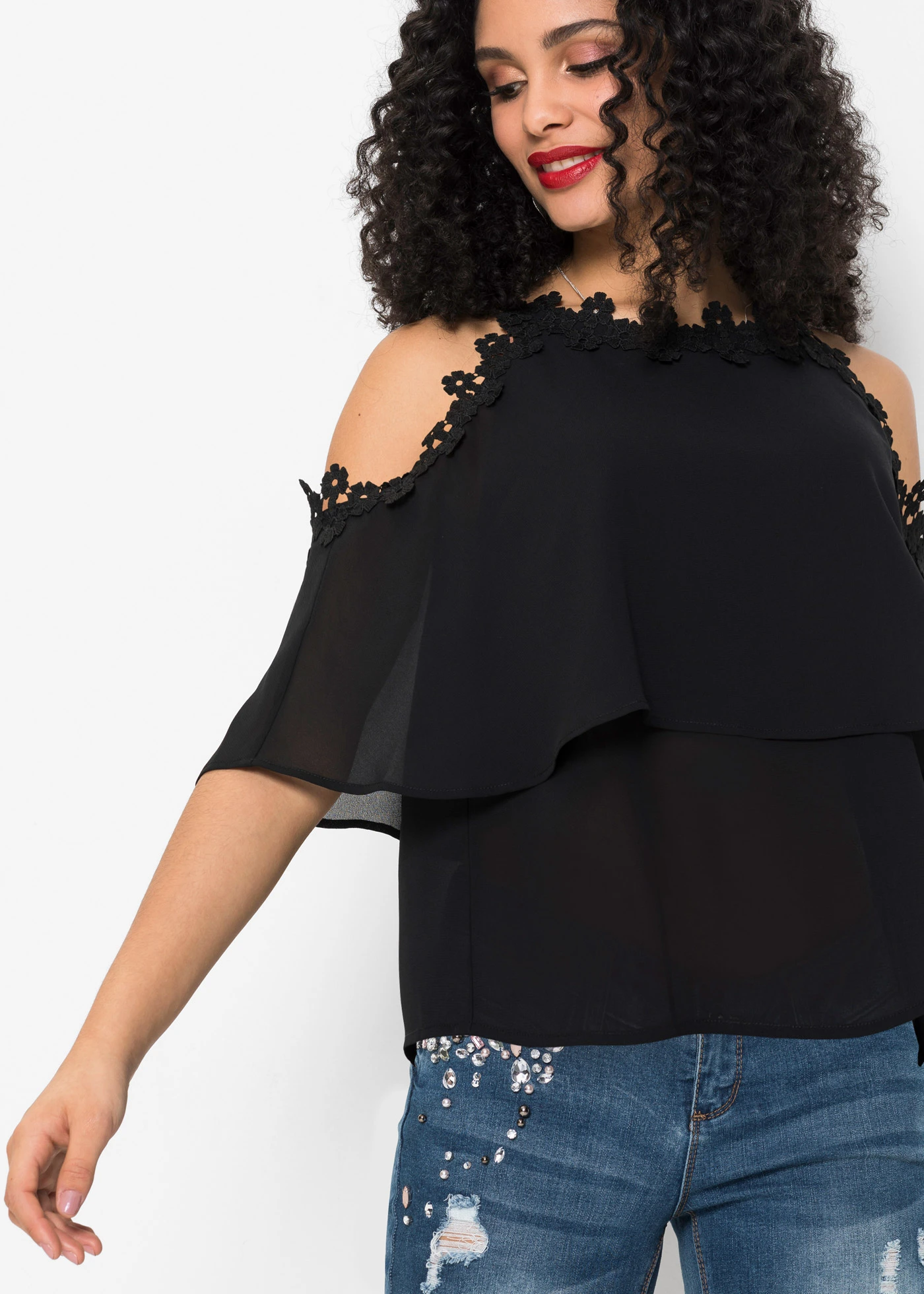 Bluzka z wycięciami na ramionach i koronką • czarny • sklep bonprix