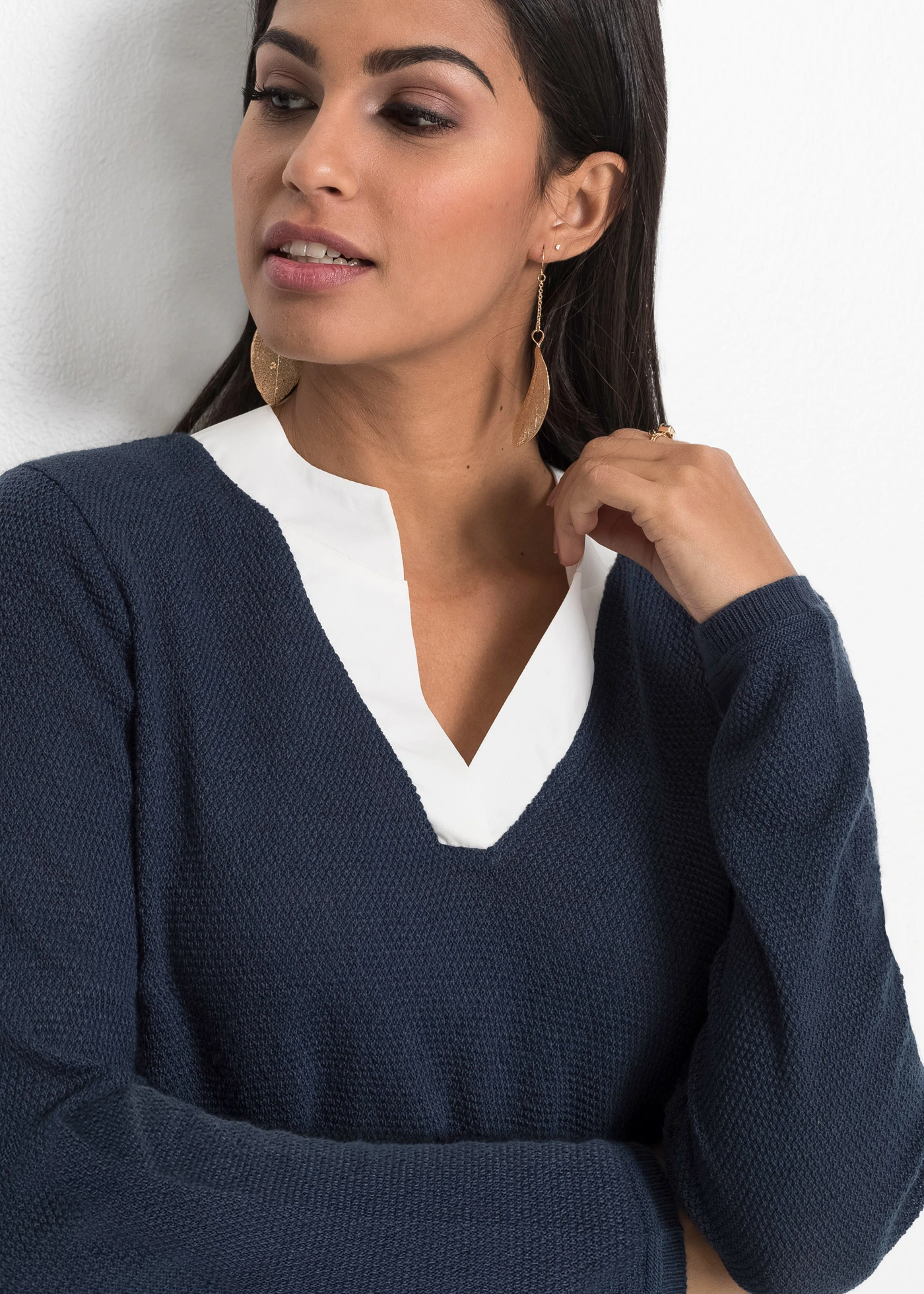 Fijngebreide trui met blouse-inzet • donkerblauw • bonprix online shop