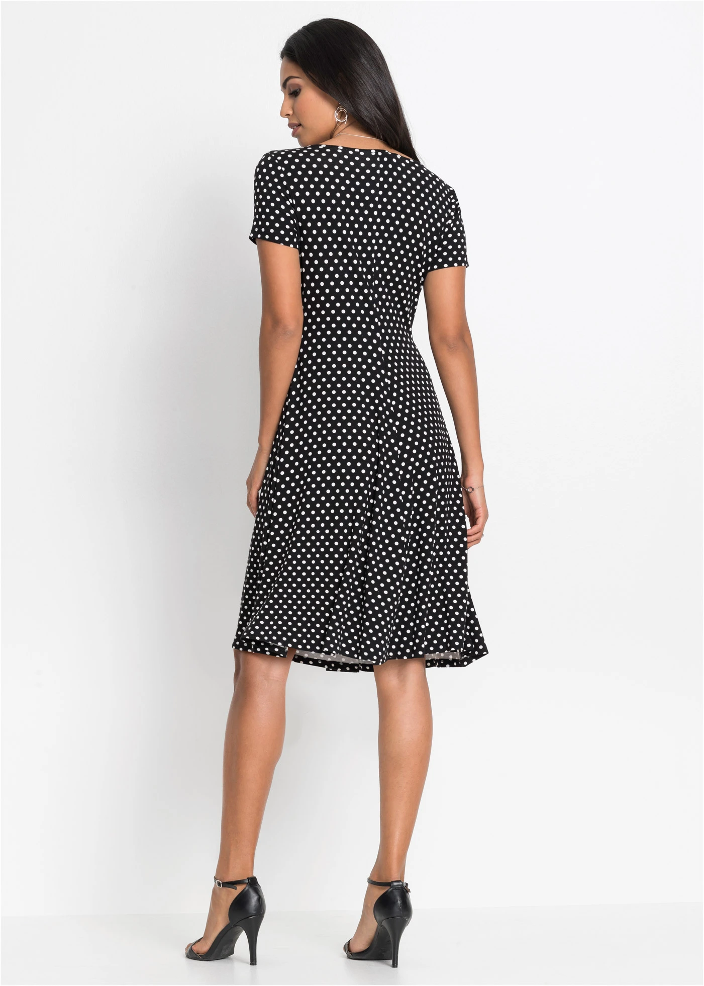 Robe en jersey viscose extensible • noir pois blanc • Boutique bonprix