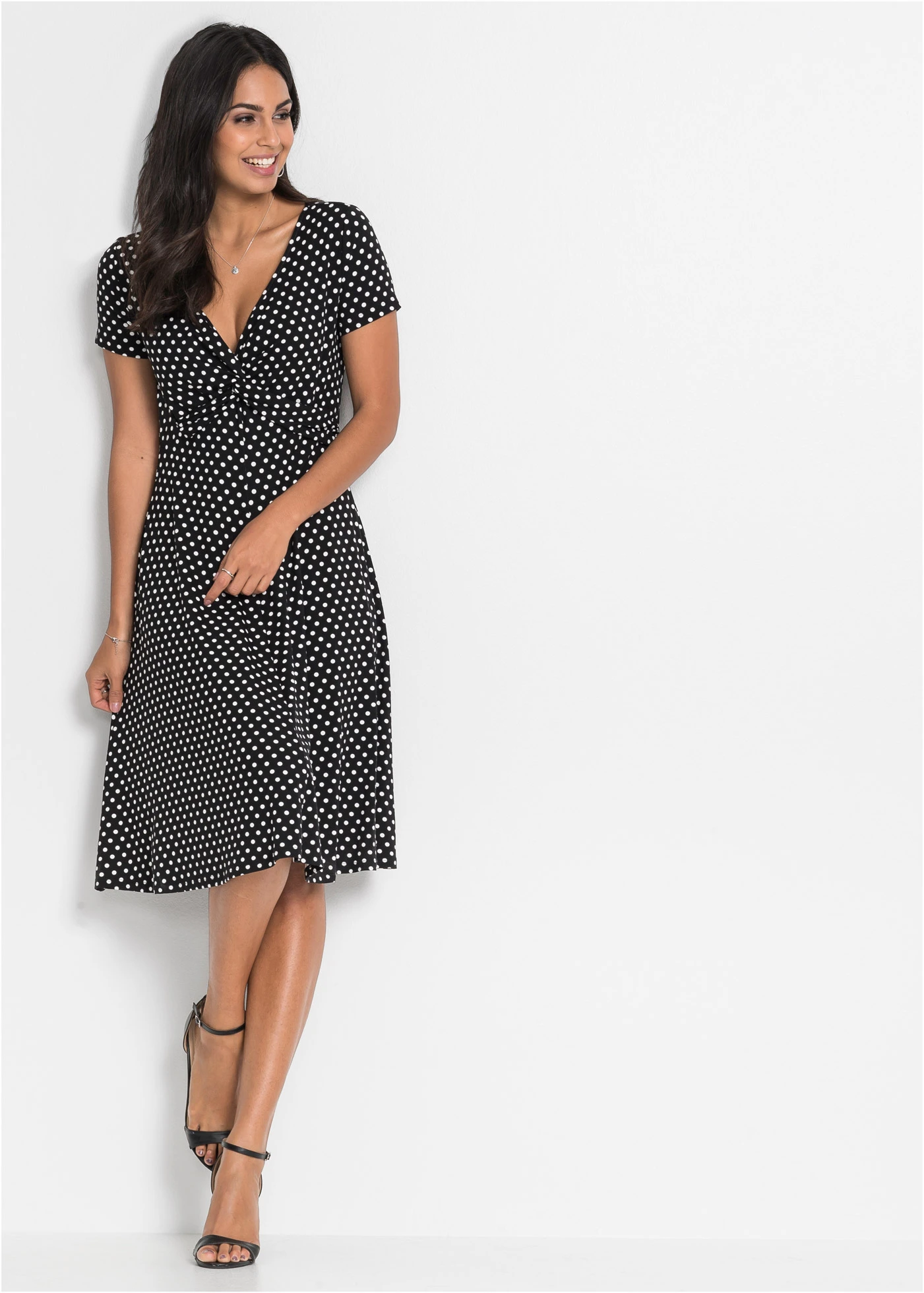 Jersey jurk van viscosemix • zwart-wit gestippeld • bonprix online shop