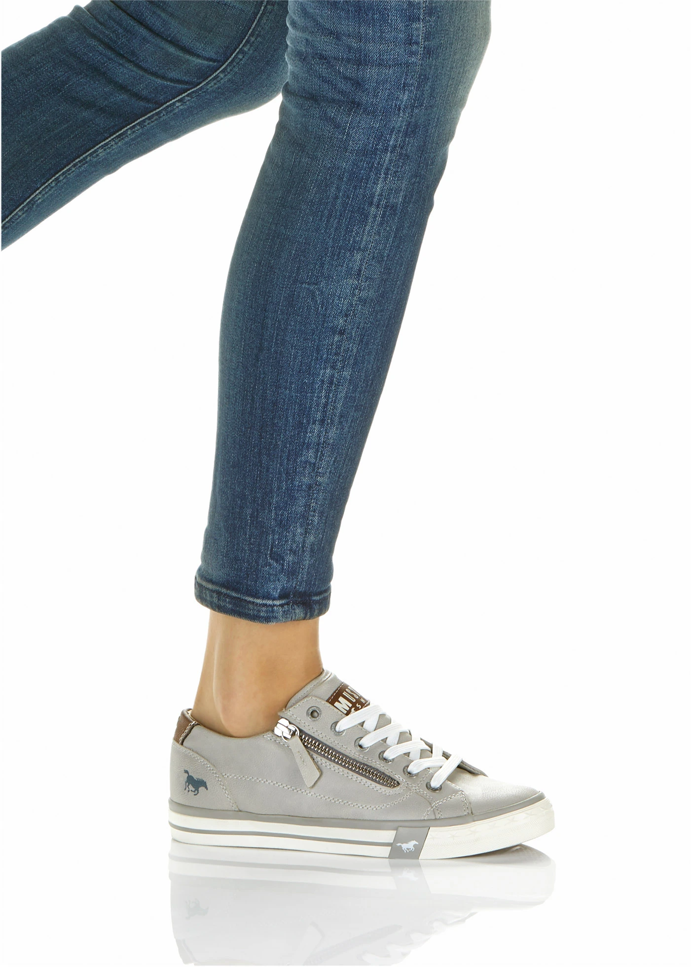 Sneakers Mustang à fermeture zippée • gris clair • Boutique bonprix