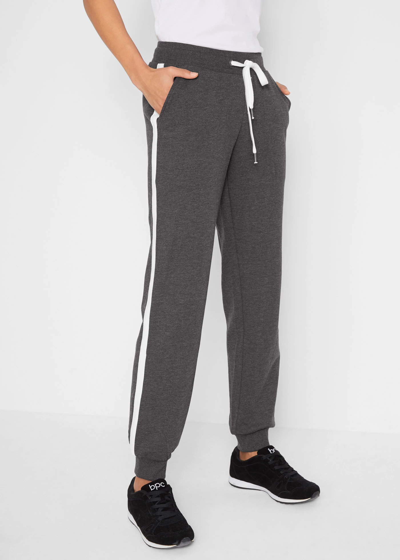 Joggingbroek in een katoenmix • zwart-wit gemêleerd • bonprix online shop
