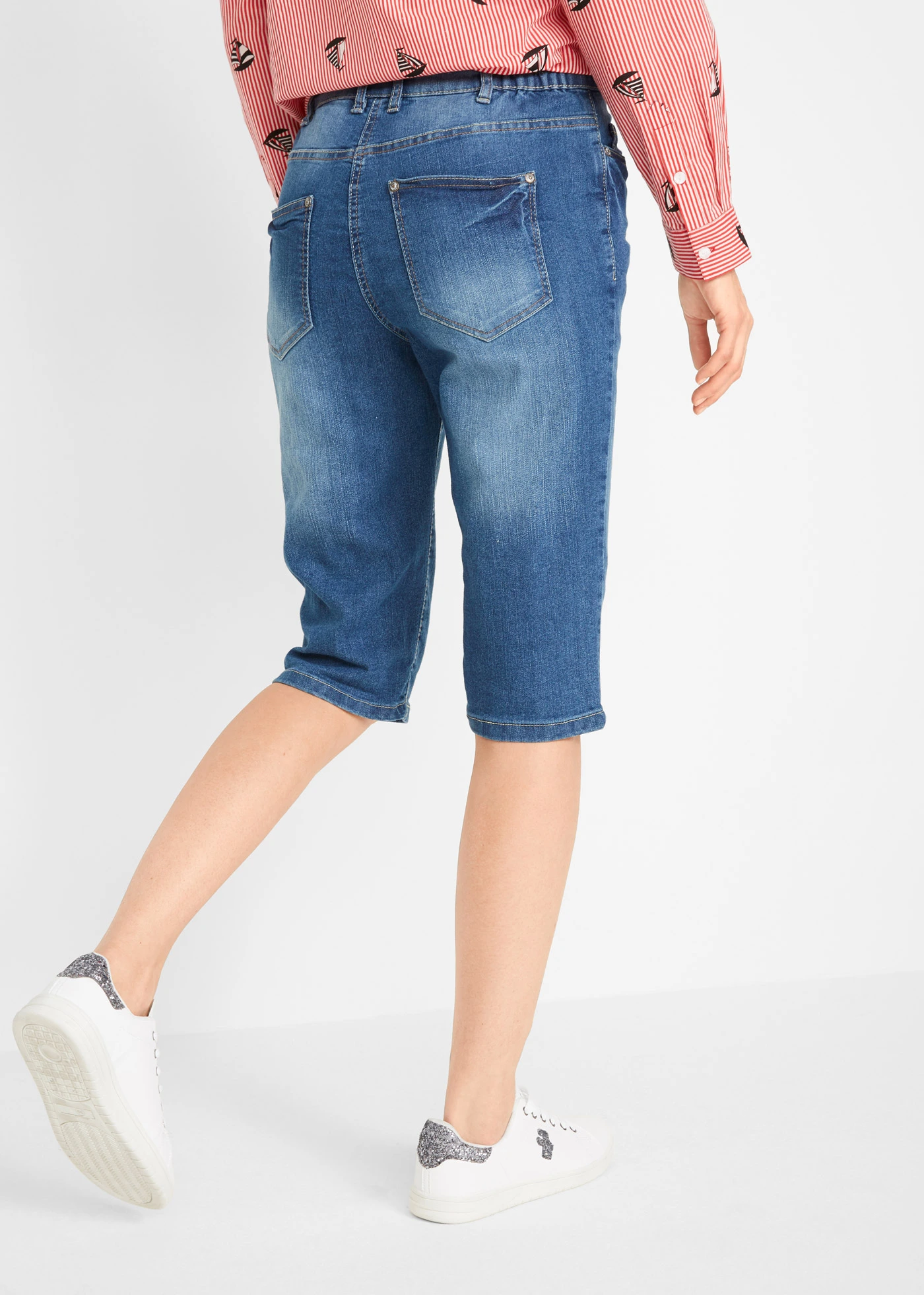 Bermude de blugi cu tiv întors, Mid Waist • albastru denim • magazin bonprix