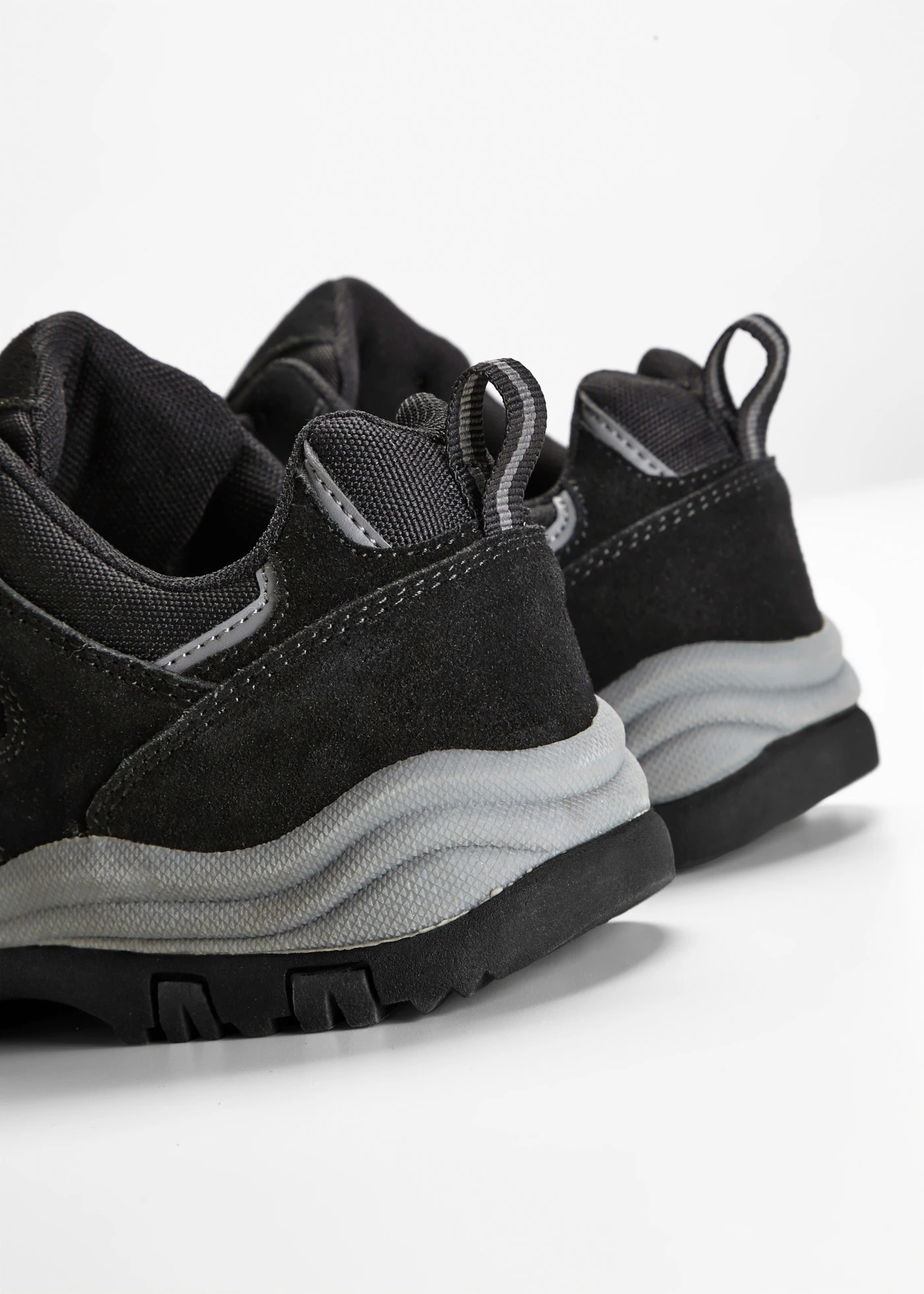 Pantofi trekking din piele întoarsă • negru • magazin bonprix