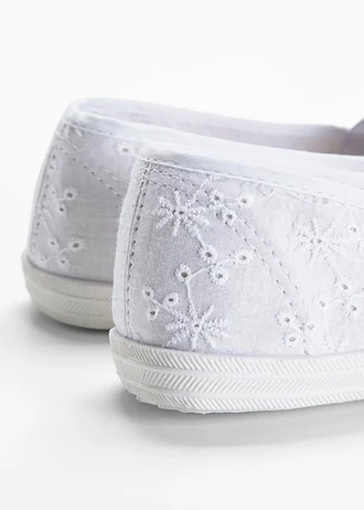 Ballerines à broderie anglaise • blanc • Boutique bonprix