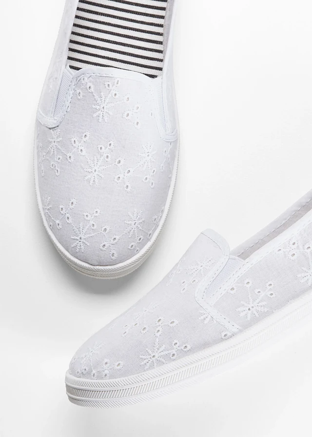 Pantofi în stil casual cu broderie perforată, culoare: alb