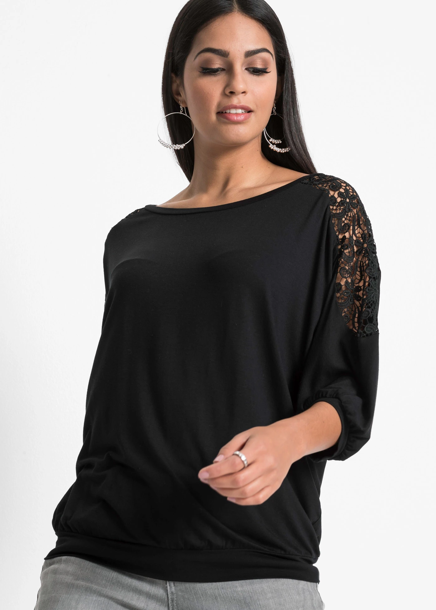 T-shirt oversize en viscose et dentelle • noir • Boutique bonprix