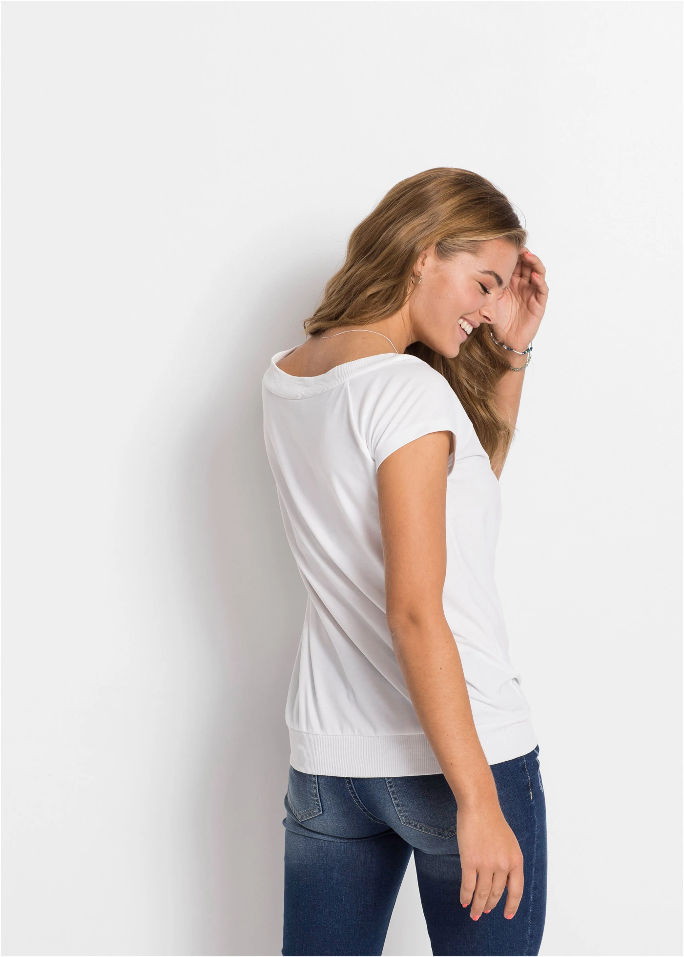 T-shirt à étoile • blanc imprimé • Boutique bonprix