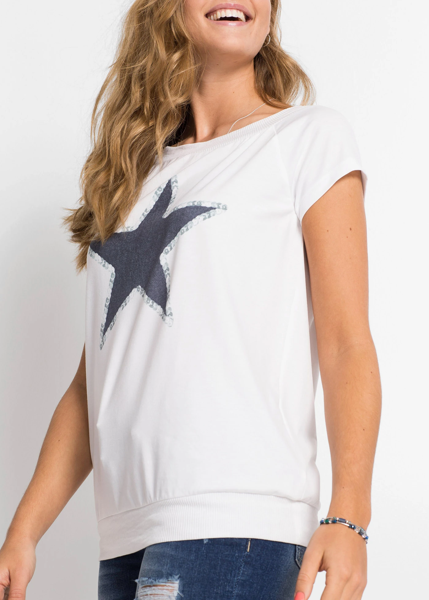 T-shirt à étoile • blanc imprimé • Boutique bonprix