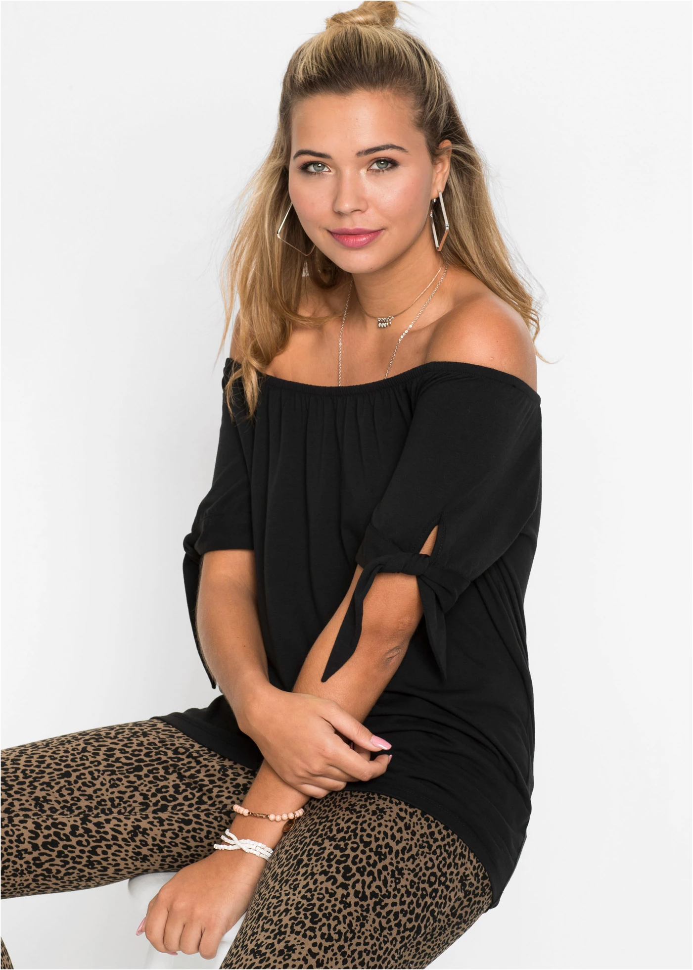 Bluză Carmen cu bentițe de legat la mâneci • negru • magazin bonprix