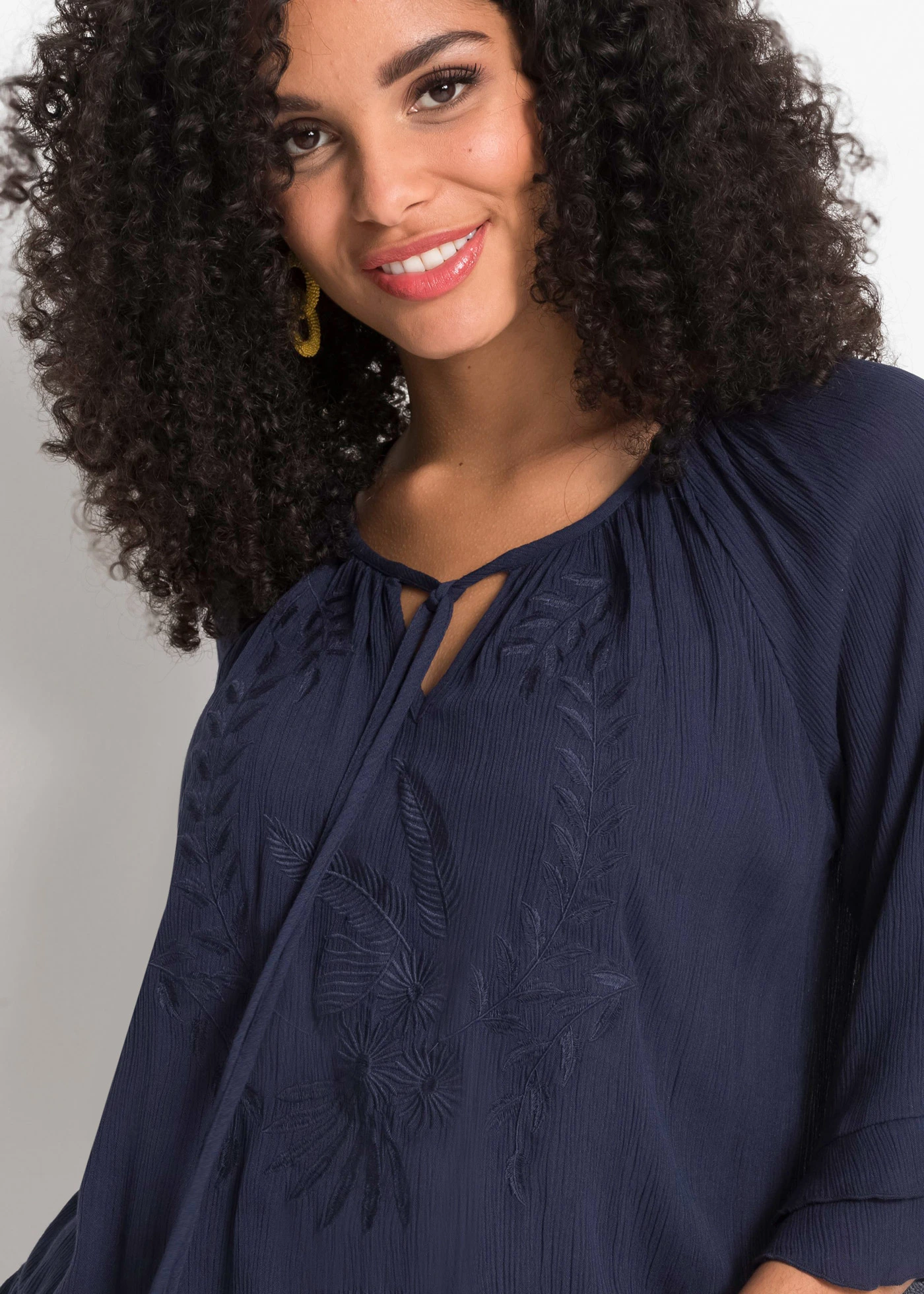 Tuniek met borduursel • donkerblauw • bonprix online shop