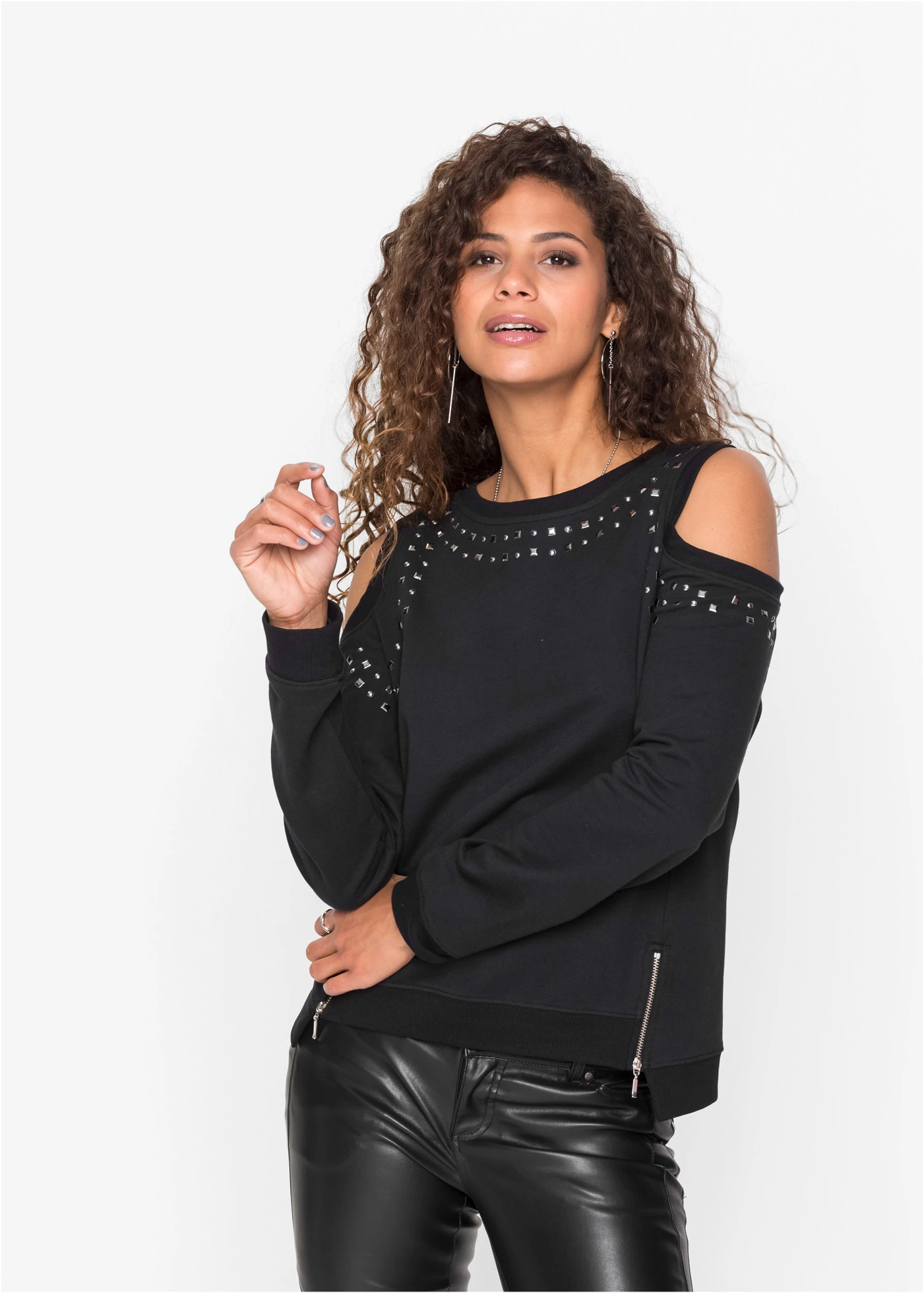 Sweater met cut-outs en studs • zwart • bonprix online shop