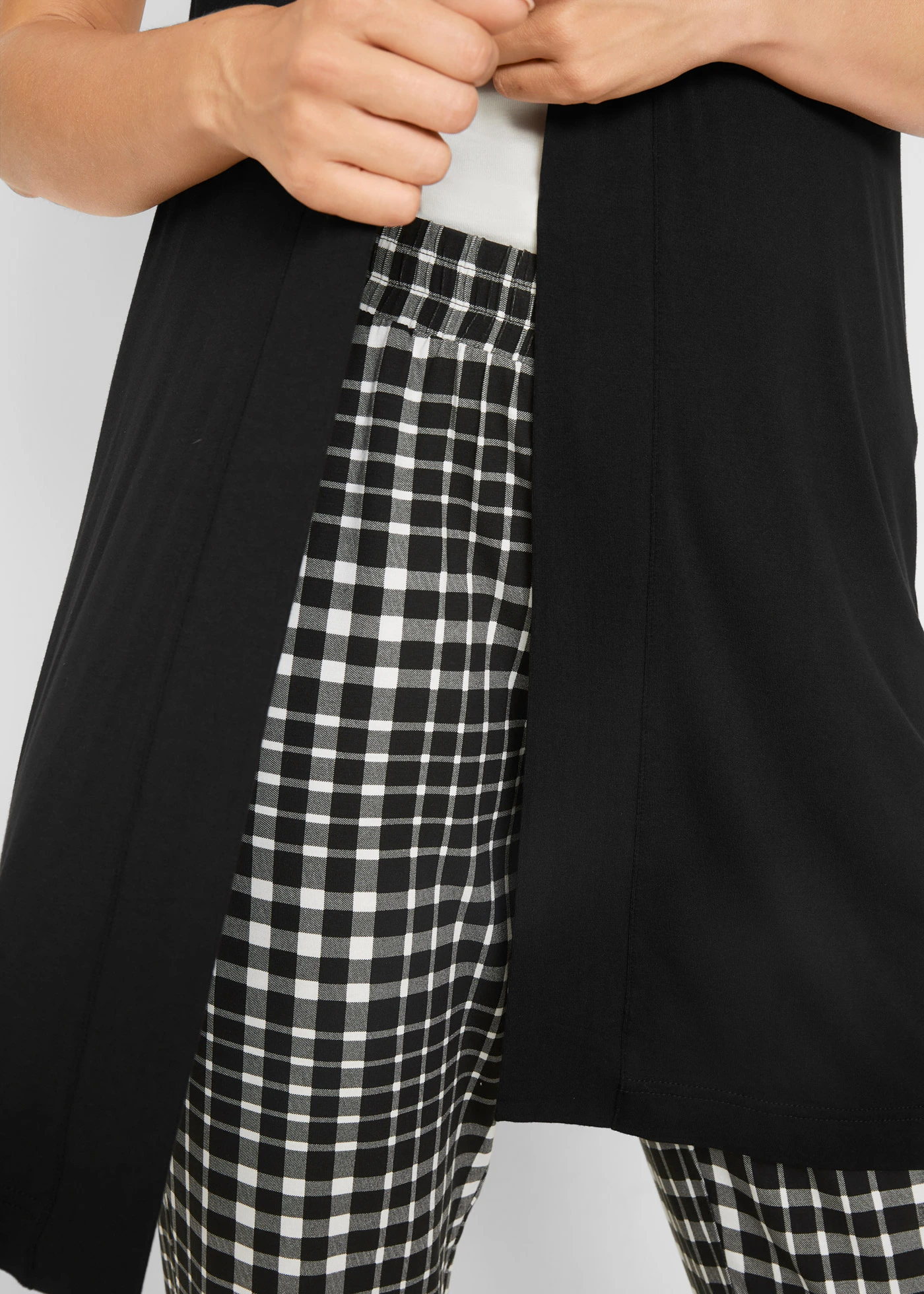 Kardigan z miękkiej wiskozy • czarny • sklep bonprix