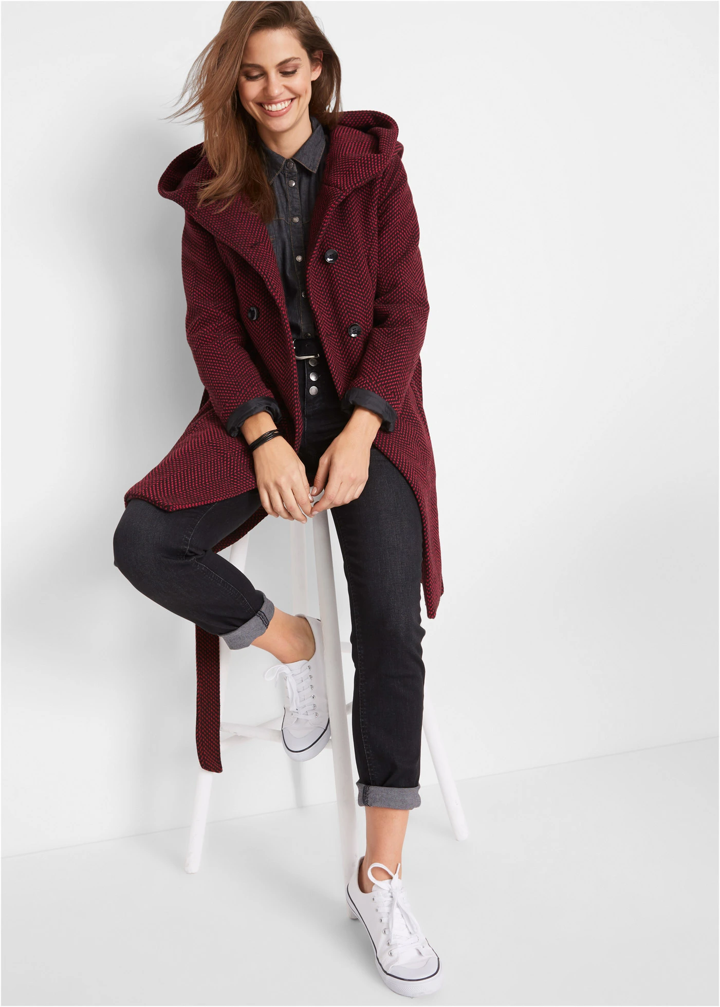 Manteau court en laine mélangée • rouge foncé/noir chiné • Boutique bonprix