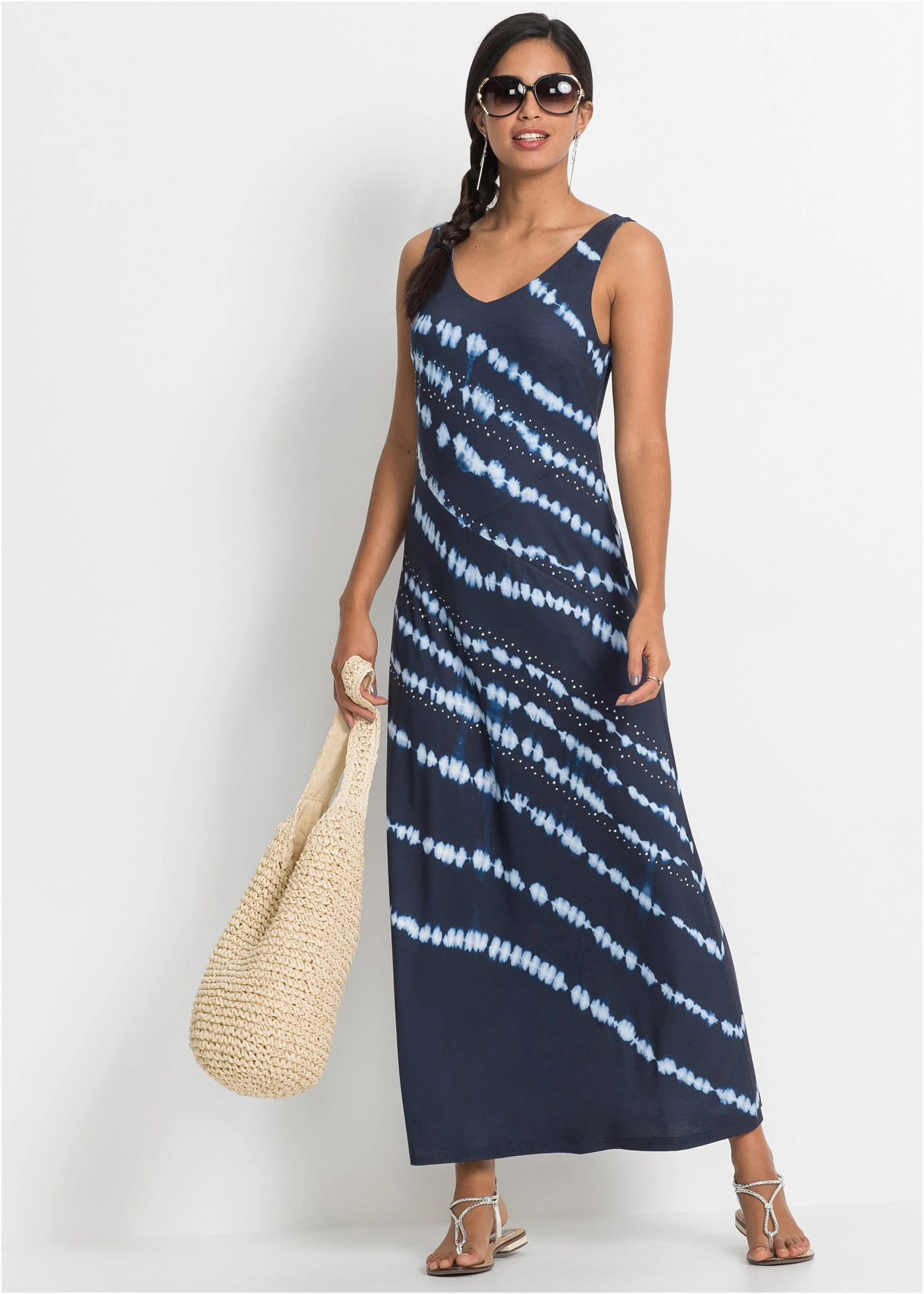 Robe longue effet batik • bleu foncé-blanc cassé imprimé • Boutique bonprix