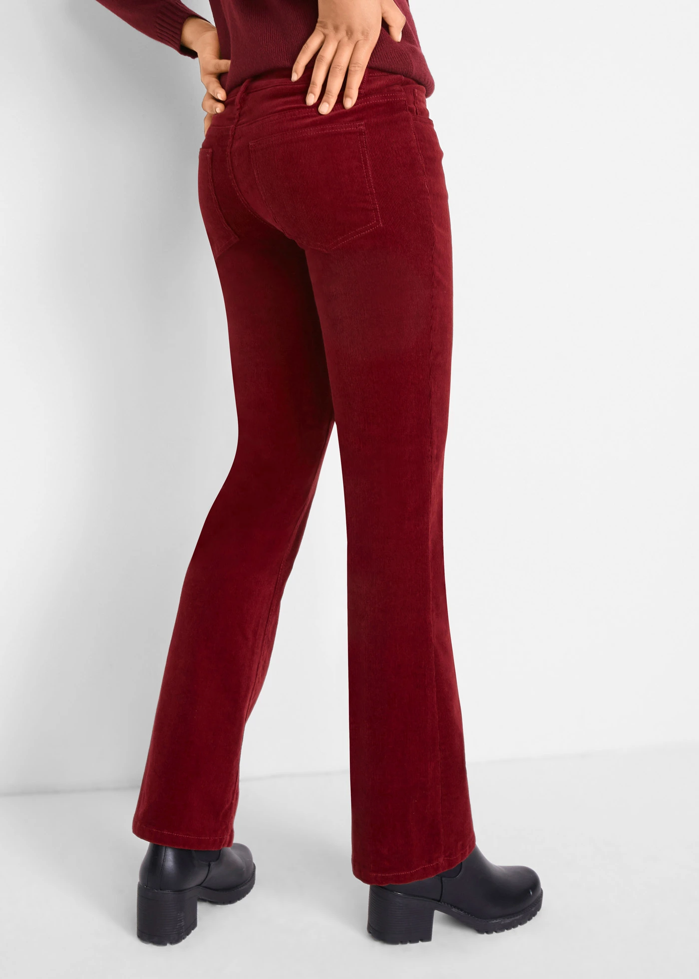 Pantalon bootcut en velours de coton côtelé extensible • rouge châtaigne • Boutique bonprix