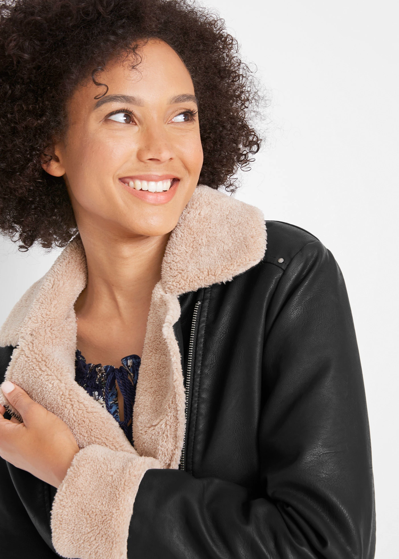 Bunda z umělé kůže, s podšívkou • černá • bonprix obchod