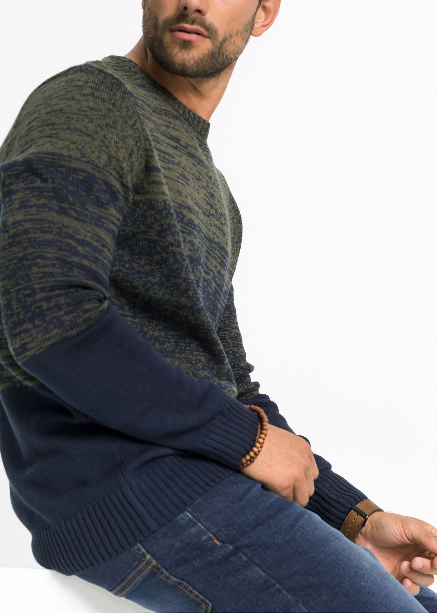 Pull doux en fine maille, coupe ventre confort • olive foncé-bleu foncé rayé • Boutique bonprix