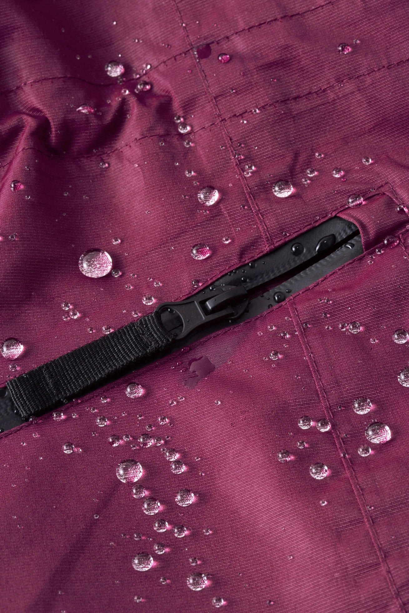 Waterdichte outdoor overgangsjas met capuchon, 2-in-1-look • bessen • bonprix online shop