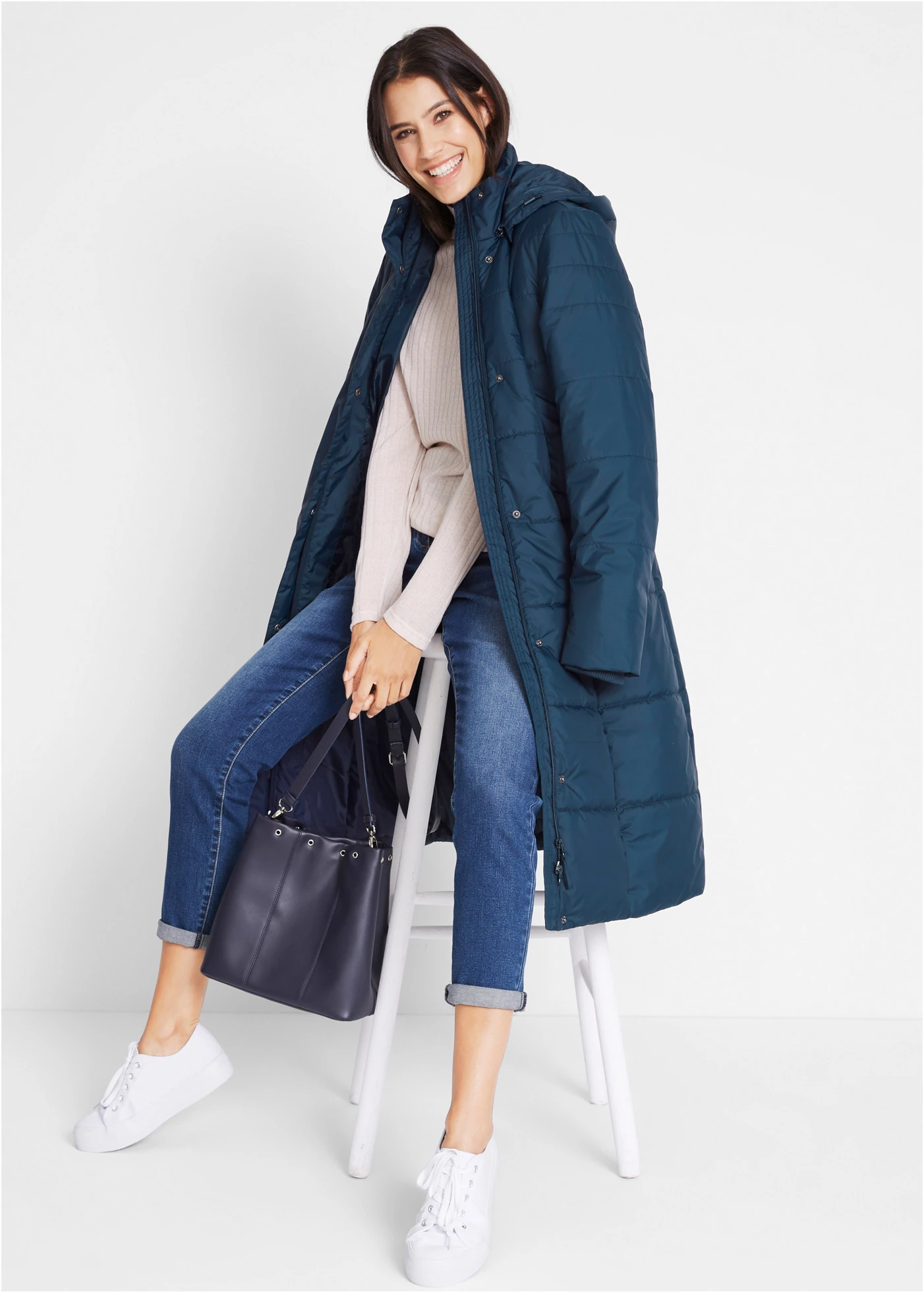 Prošívaný kabát s odnímatelnou kapucí • tmavě modrá • bonprix obchod