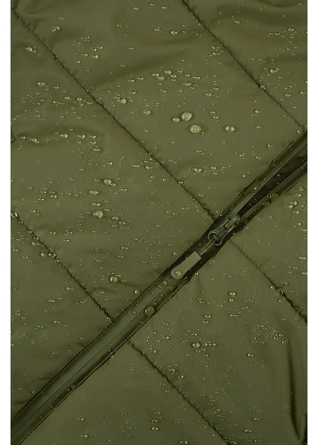 Płaszcz pikowany, z materiału hydrofobowego • ciemny khaki • sklep bonprix